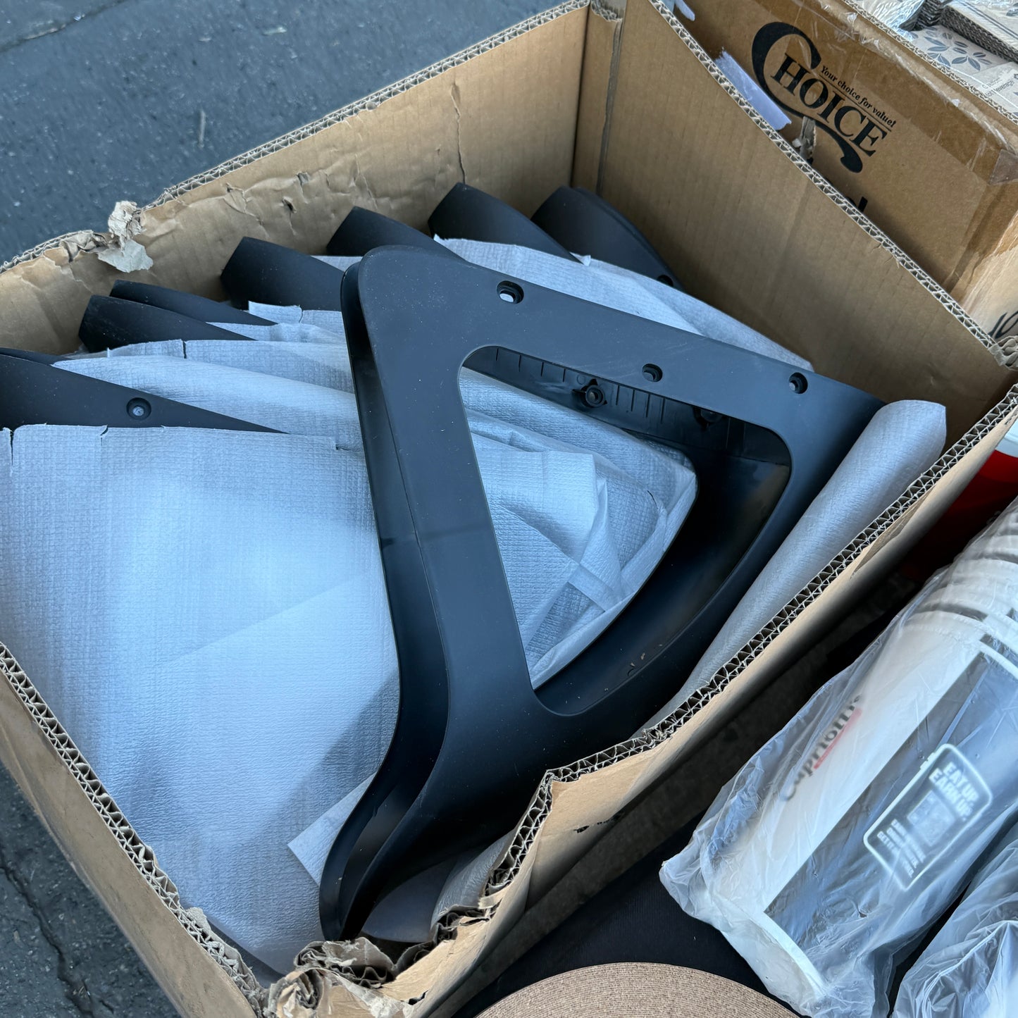 ZA@ Pallet of MIXED Paper Cups, Brackets, Fenders, Mate, Plumbing Parts, Hot Cup Sleeves, Bike Fender, & MORE! (AS-IS)