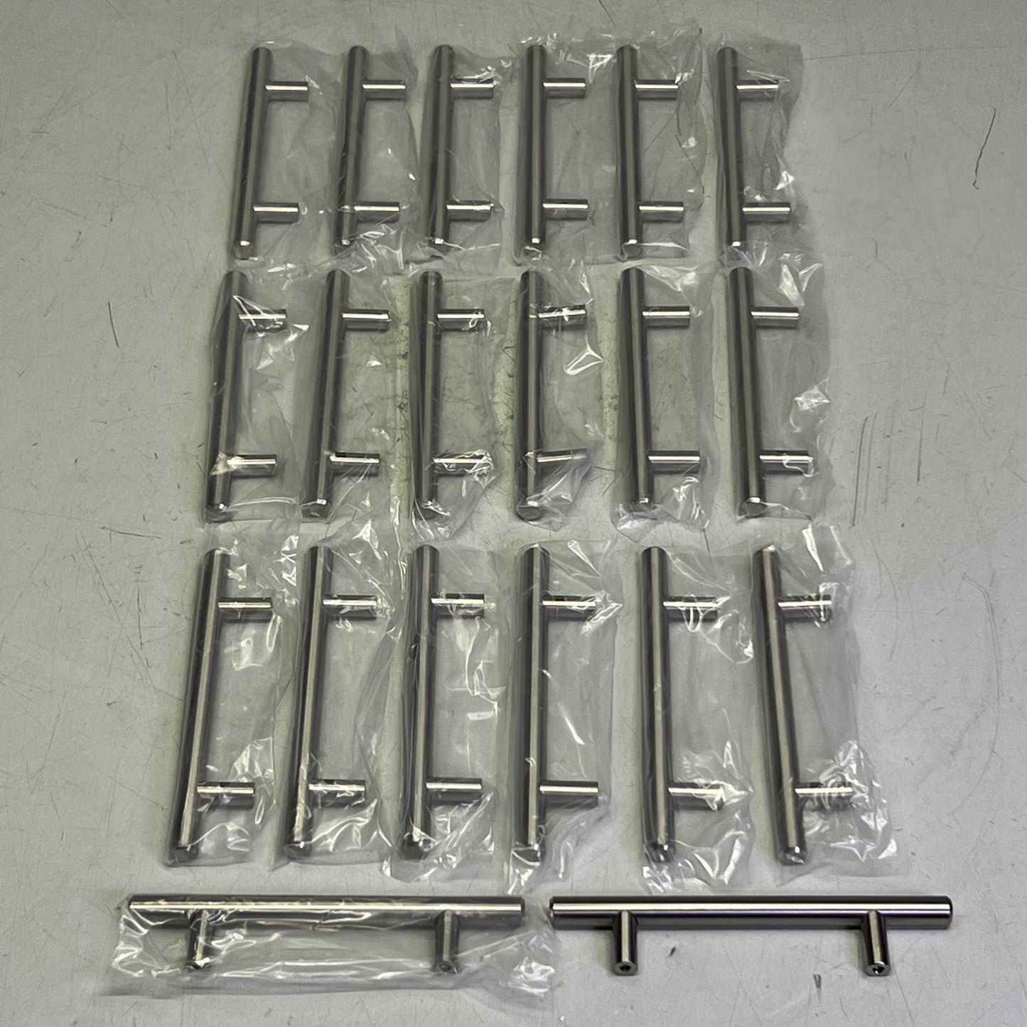 ZA@ CHERRY HILL (20 PACK) Steel Bar Handles CH2209 1096