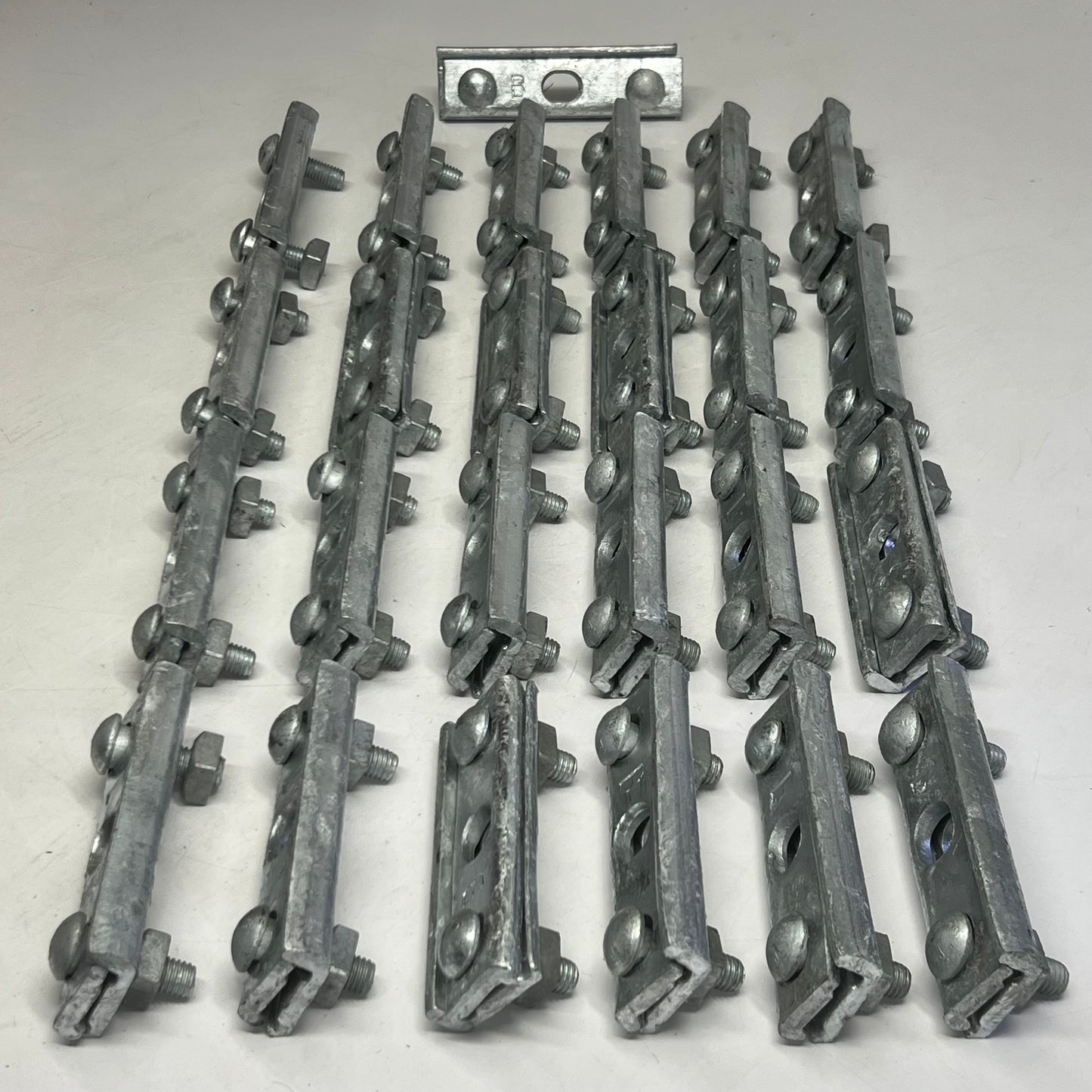 MACLEAN (25 PACK) 3-Bolt Clamp Cable J1096