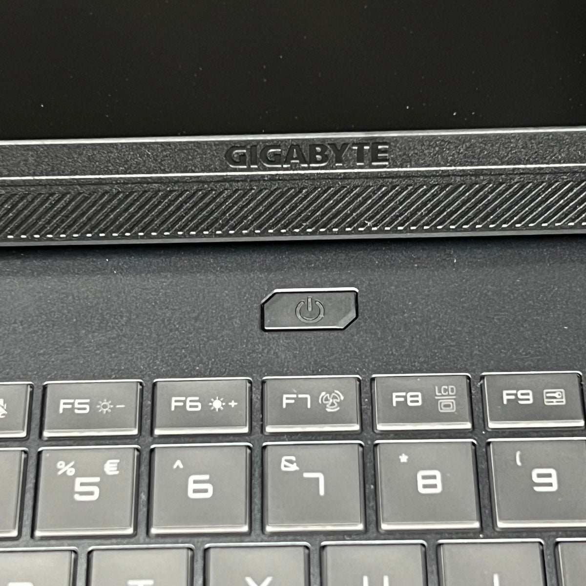GIGABYTE Gaming A16 2gb Ddr5 Ram 1920x1200 (wuxga) 16" 1TB SSD 165Hz BLK Steel