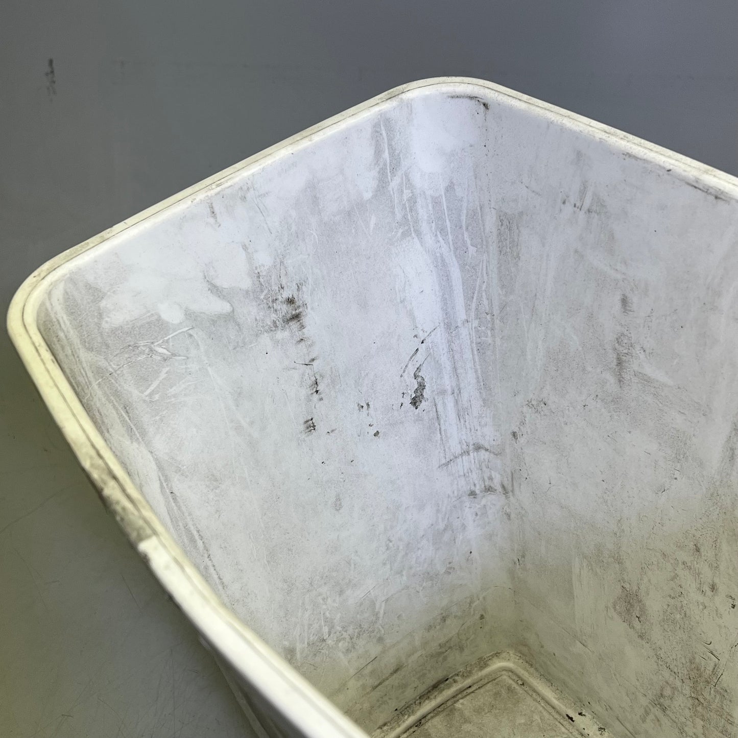 ZA@ (2 PACK) Waste Baskets 19"x14"x10" White (Slightly Dirty)