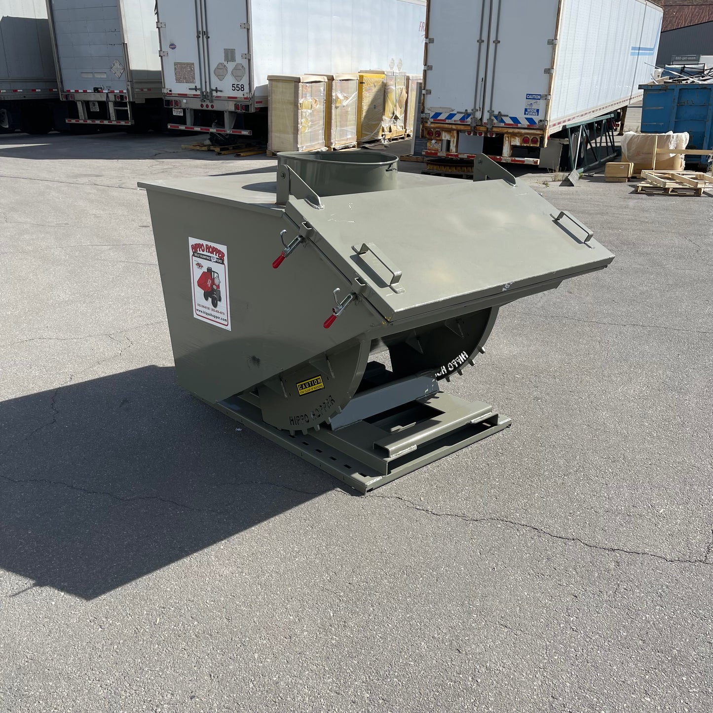 FAB CORP Hippo Hopper Self Dumping Gray HH32-DUSTDR