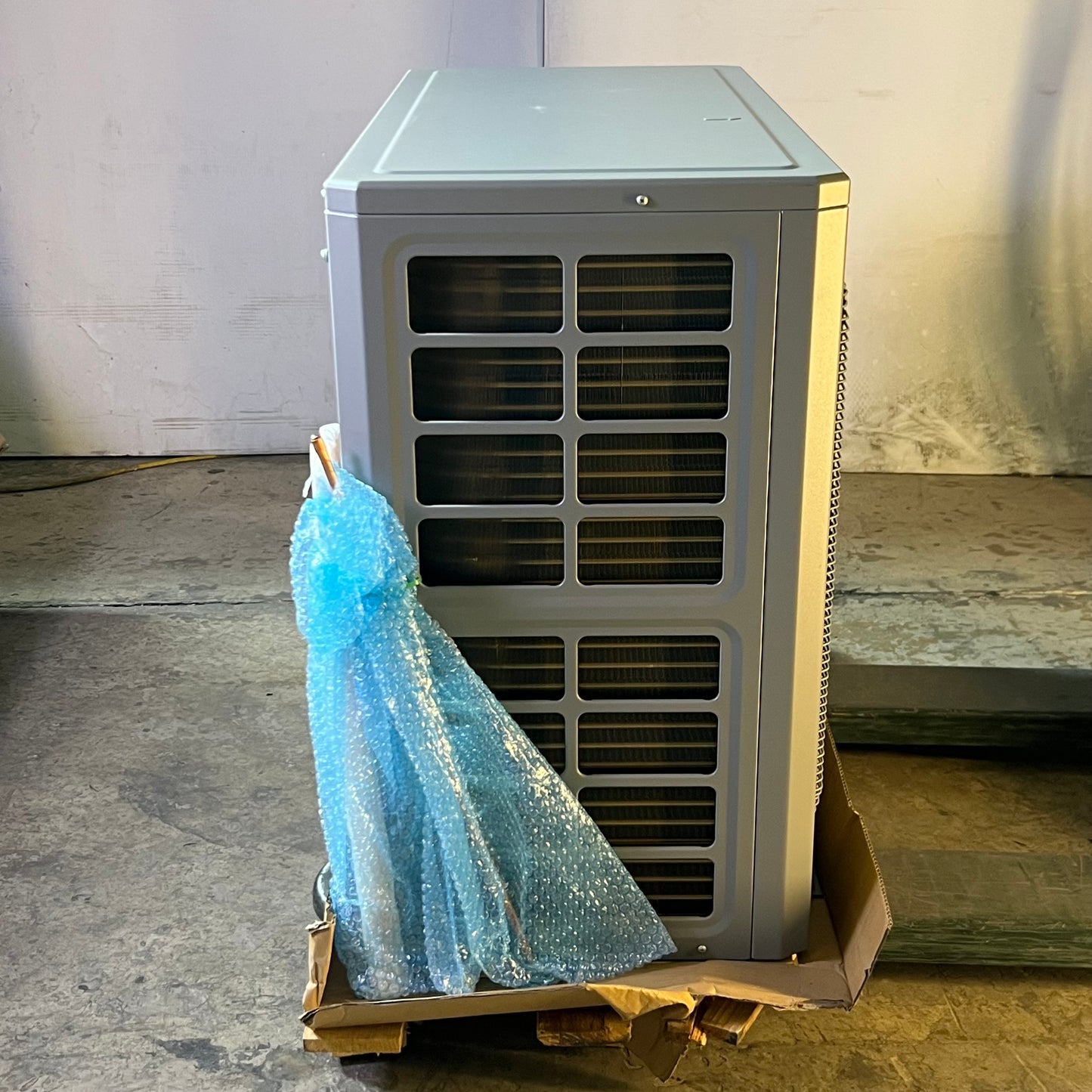 MRCOOL Split Type Air Conditioner Outdoor Unit 36000 BTU 208/230V - MDUCO18024036 (New Other, Minor Bent Fins on Condenser Coil)