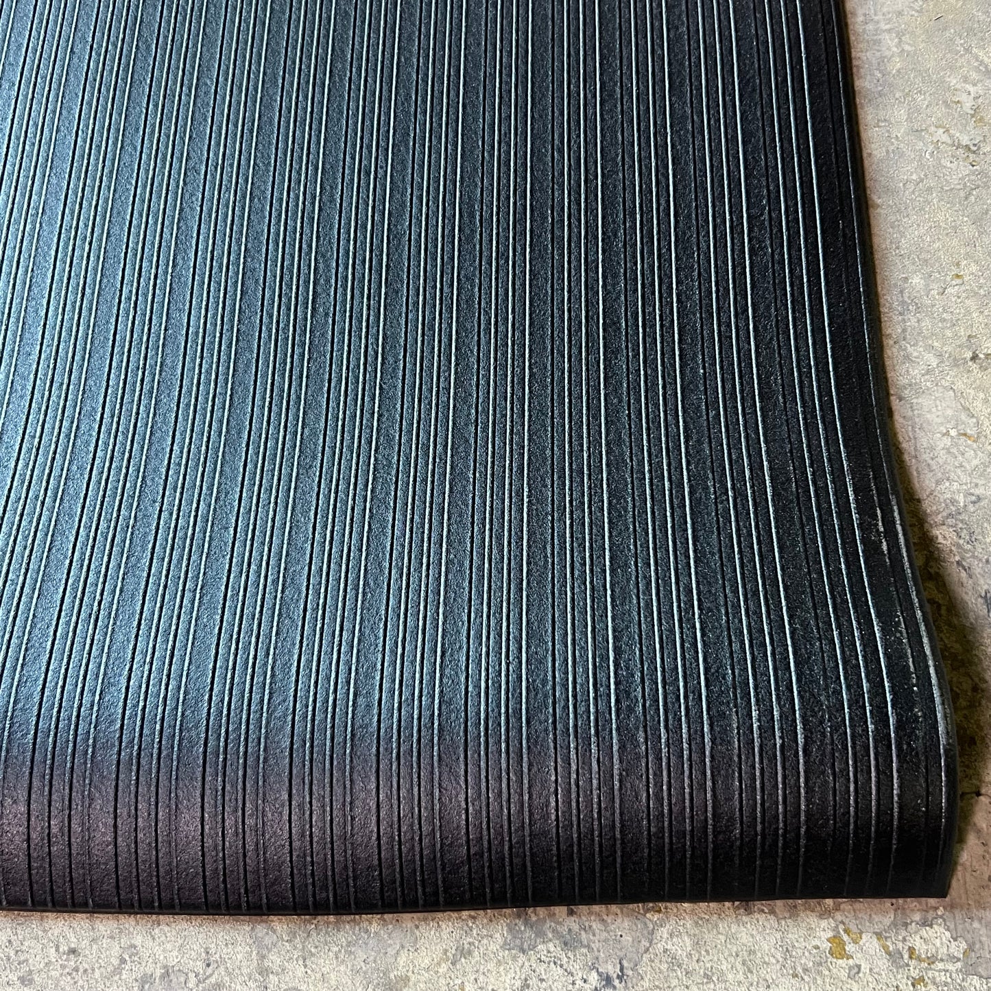 YOND VISON Anti- Fatigue Mat W/ Traction 56"x36" Black