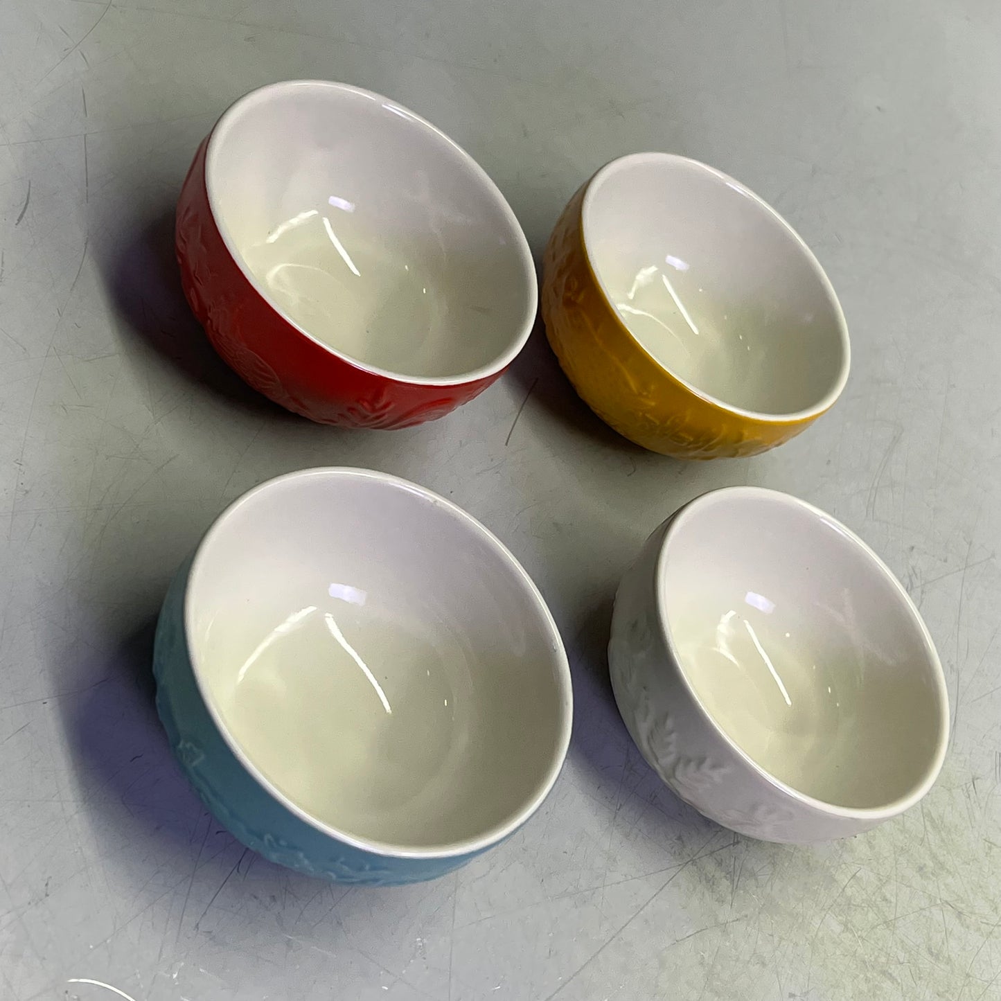 ZA@ KING ARTHUR  (SET OF 4) In The Farmyard Prep Bowls 6oz Cap Red/Yellow/White/Blue 51245