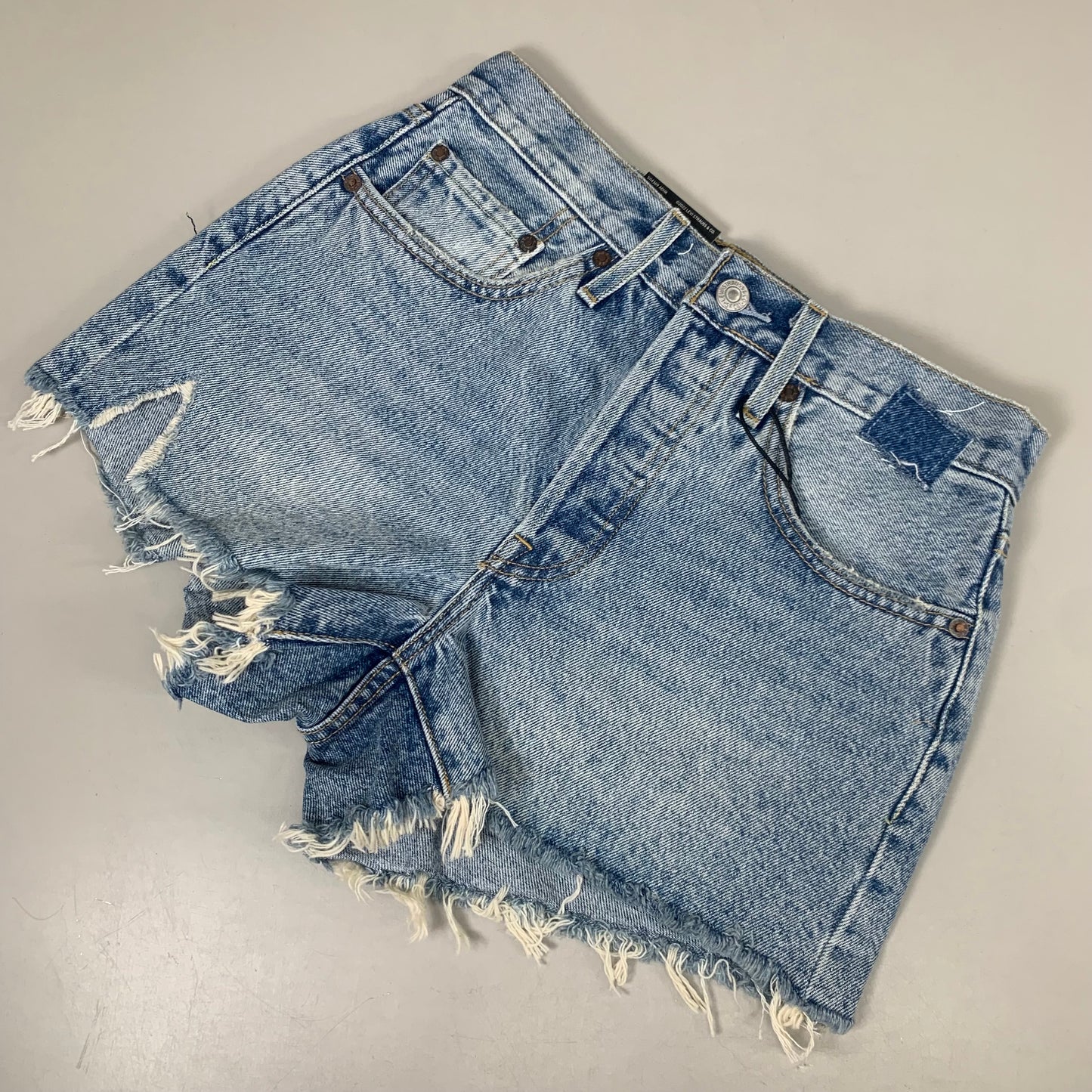LEVIS 501 Original Fit High Rise Shorts Medium Wash Women's Sz 26 Mega Vibe Blue