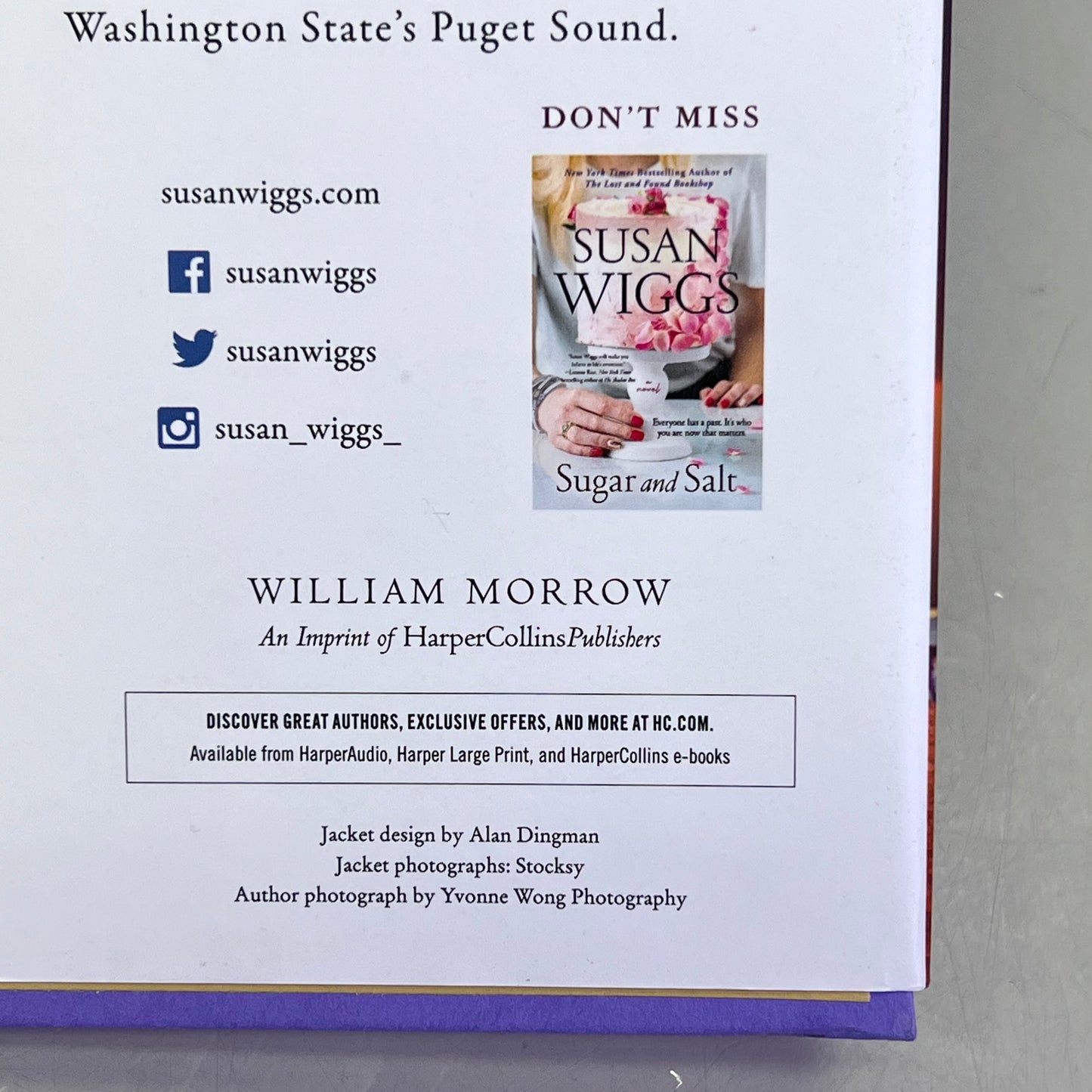 WELCOME TO BEACH TOWN Secrets & Scandal In A California Beach Town By Susan Wiggs