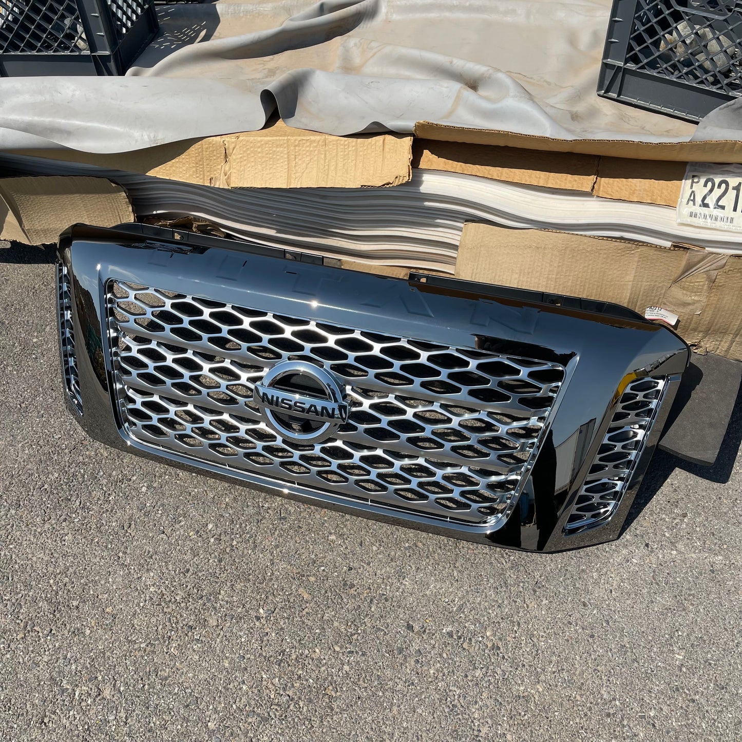 ZA@ NISSAN 2017-2019 Titan Grille Assembly OEM Front Chrome Grill 62310-EZ90B (AS-IS)