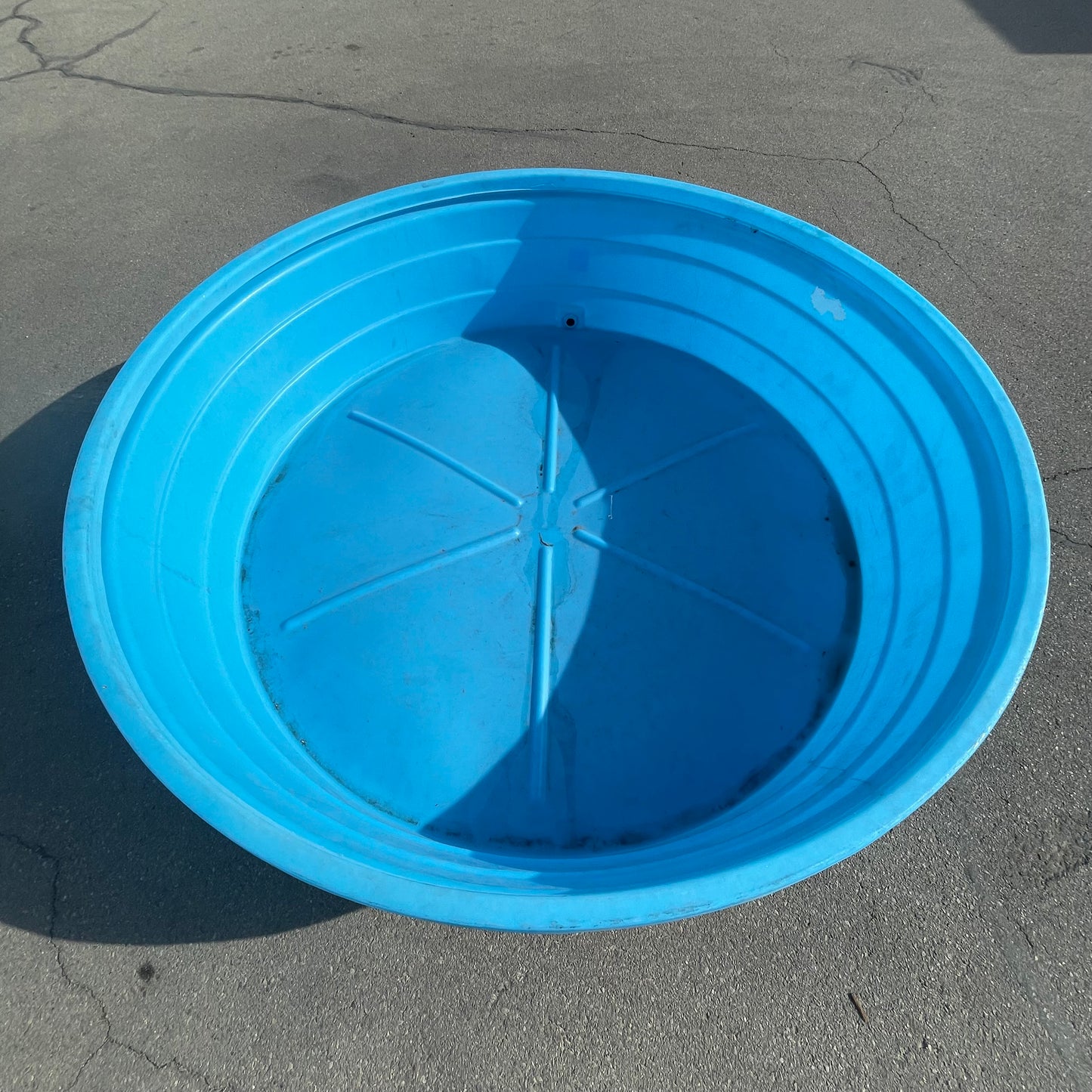 Z@ BEHLEN Poly Stock Farm Water Tank, Blue 625 gal, 8’ dia x 2’ depth (AS-IS)