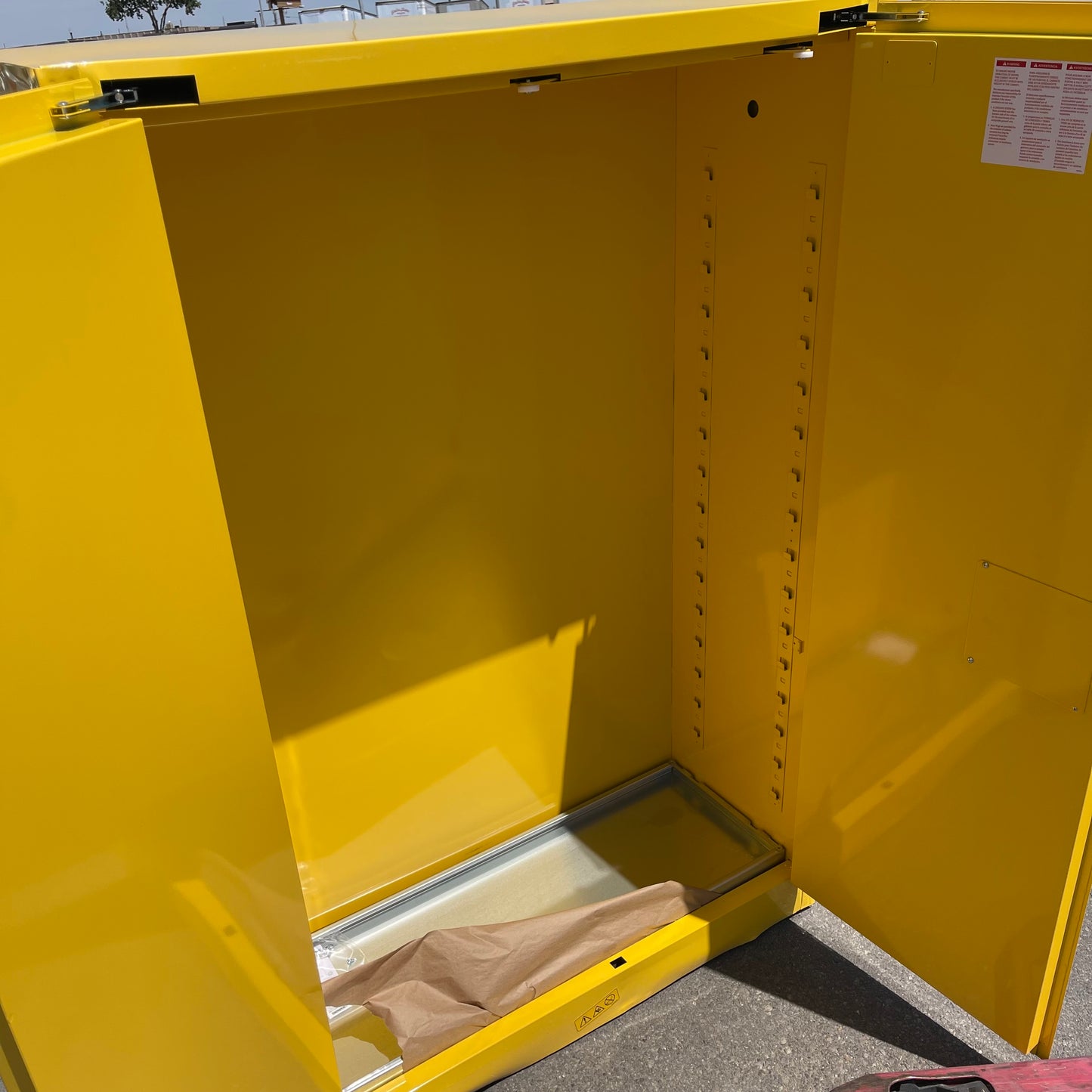 Z@ JUSTRITE Sure-Grip EX Flammable Liquid Storage Cabinet 45 Gal Capacity 65"x43.5"x18" 894520 (AS-IS)