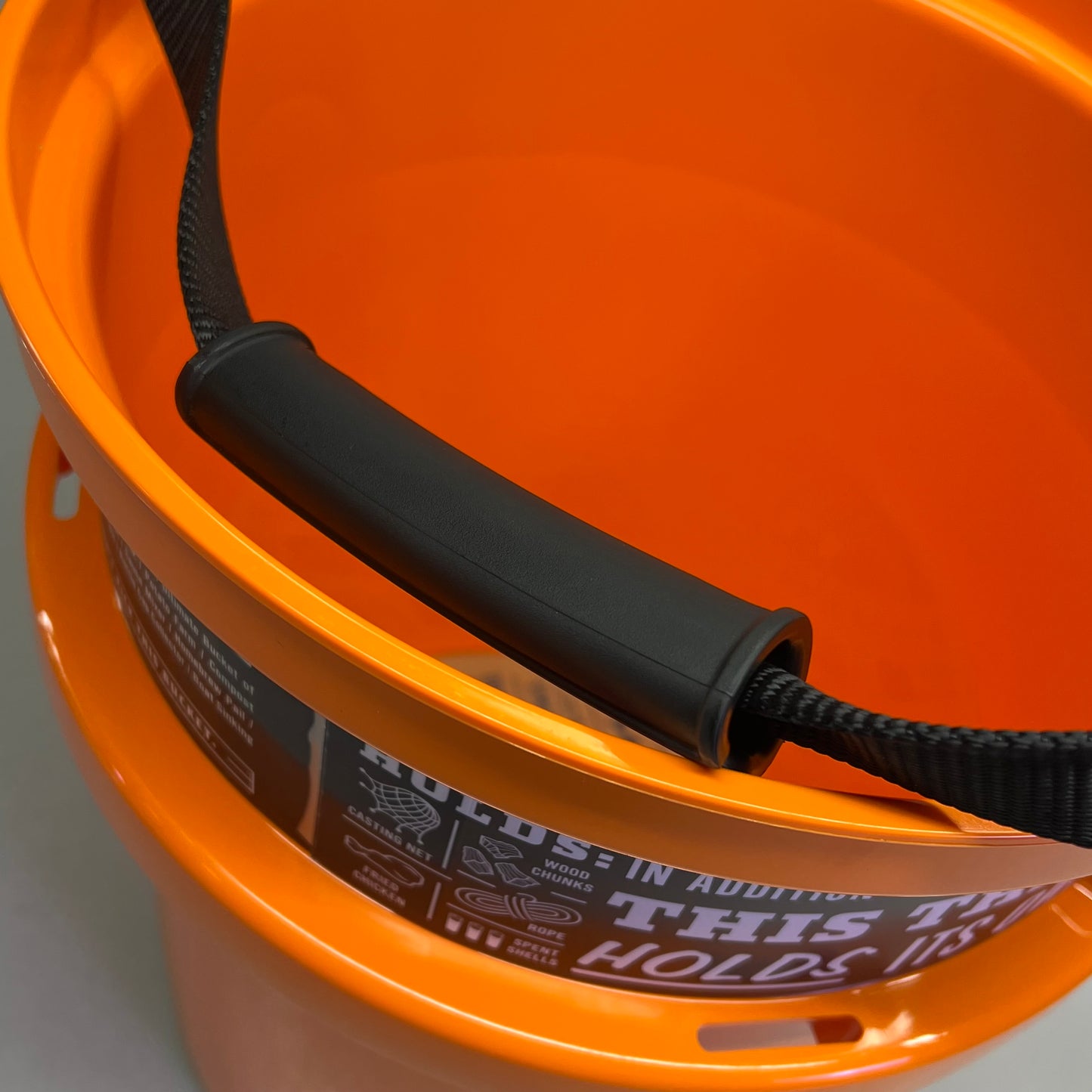 YETI LoadOut Bucket Sure Strong Build Non-Slip 5 Gallon King Crab Orange 9291