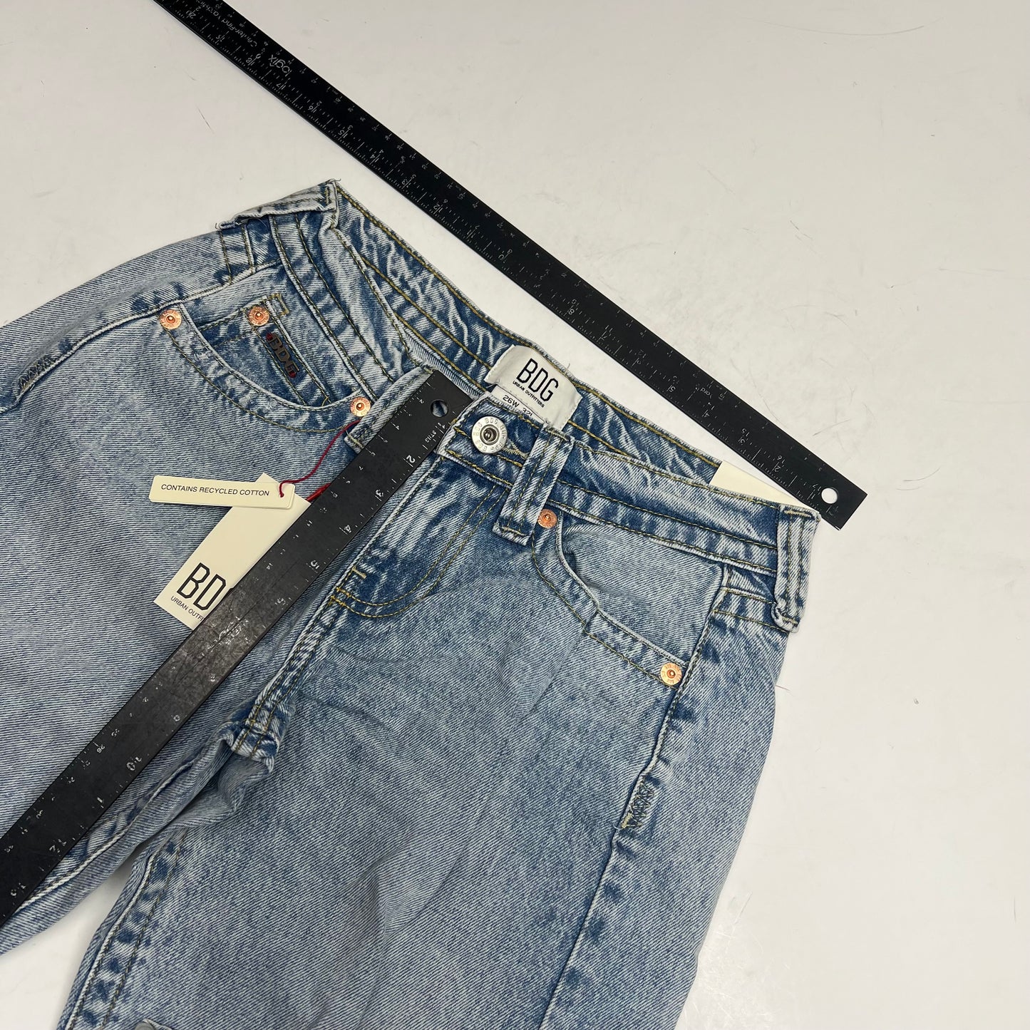 URBAN OUTFITTERS Kayla Low Rider Wide Leg Jeans Women's Sz 26W 32L Bleach
