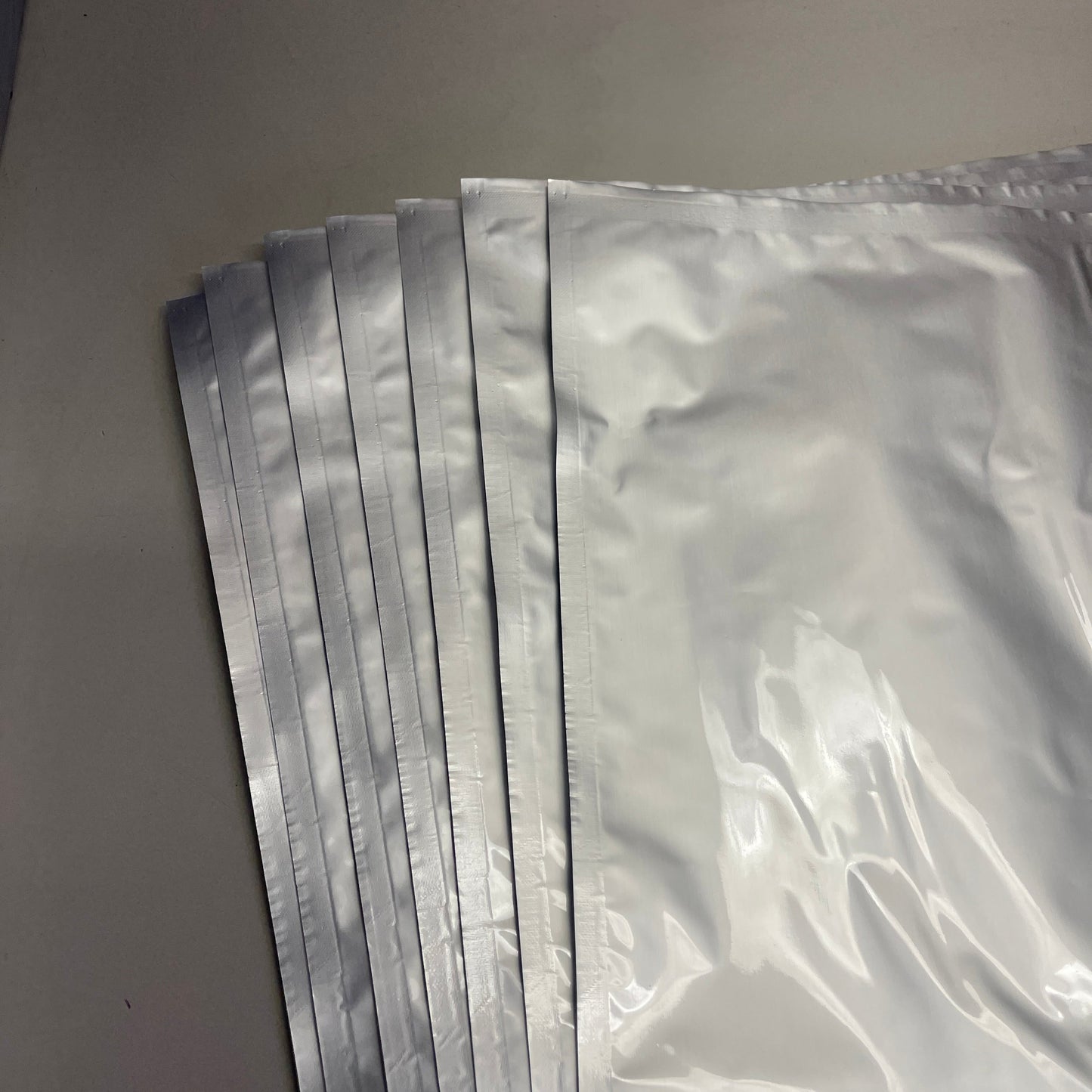 ZA@ 20 PACK! (2 Sizes: 10 of Each) Silver Foil Food Sealing Bags w/ Moisture Packs Sz 20”Wx30”L & 13”Wx18”L E