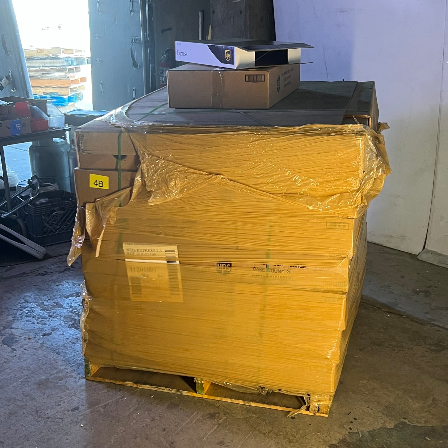 ZA@ Pallet of EXPRESS UPS Boxes (New) A