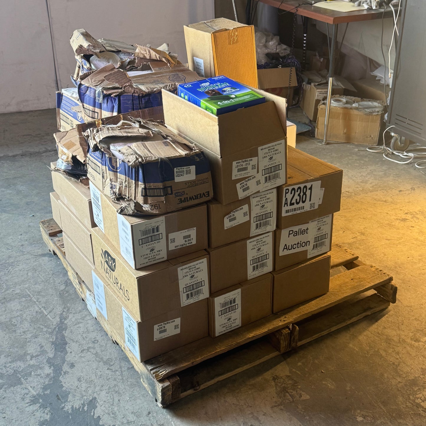 ZA@ Pallet of Dental Chew, Pipette Tips Sterilized Fits, Rollix Hotchile, Wiping Rolls (AS-IS)