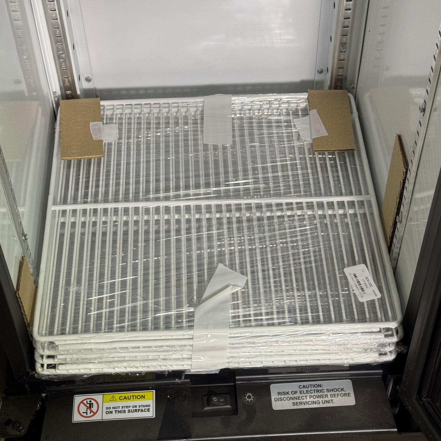 ZA@ IMBERA Refrigerator VR08 R6 Sz 73”H x 20”L x 19”Mint (AS-IS, Cosmetic Damage, Working)