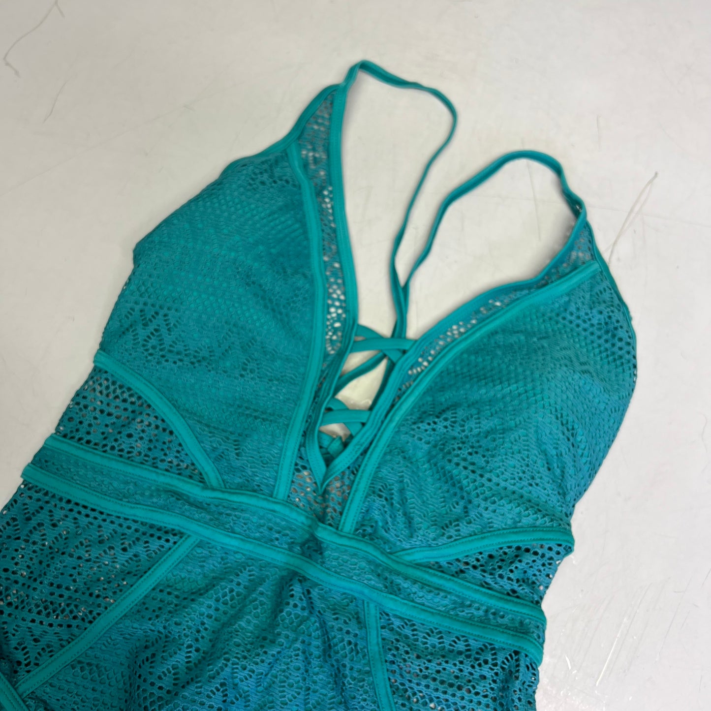 CHARMO Solid Cross Plunge Crochet One Piece Swimsuit Women's Sz M Aqua Blue