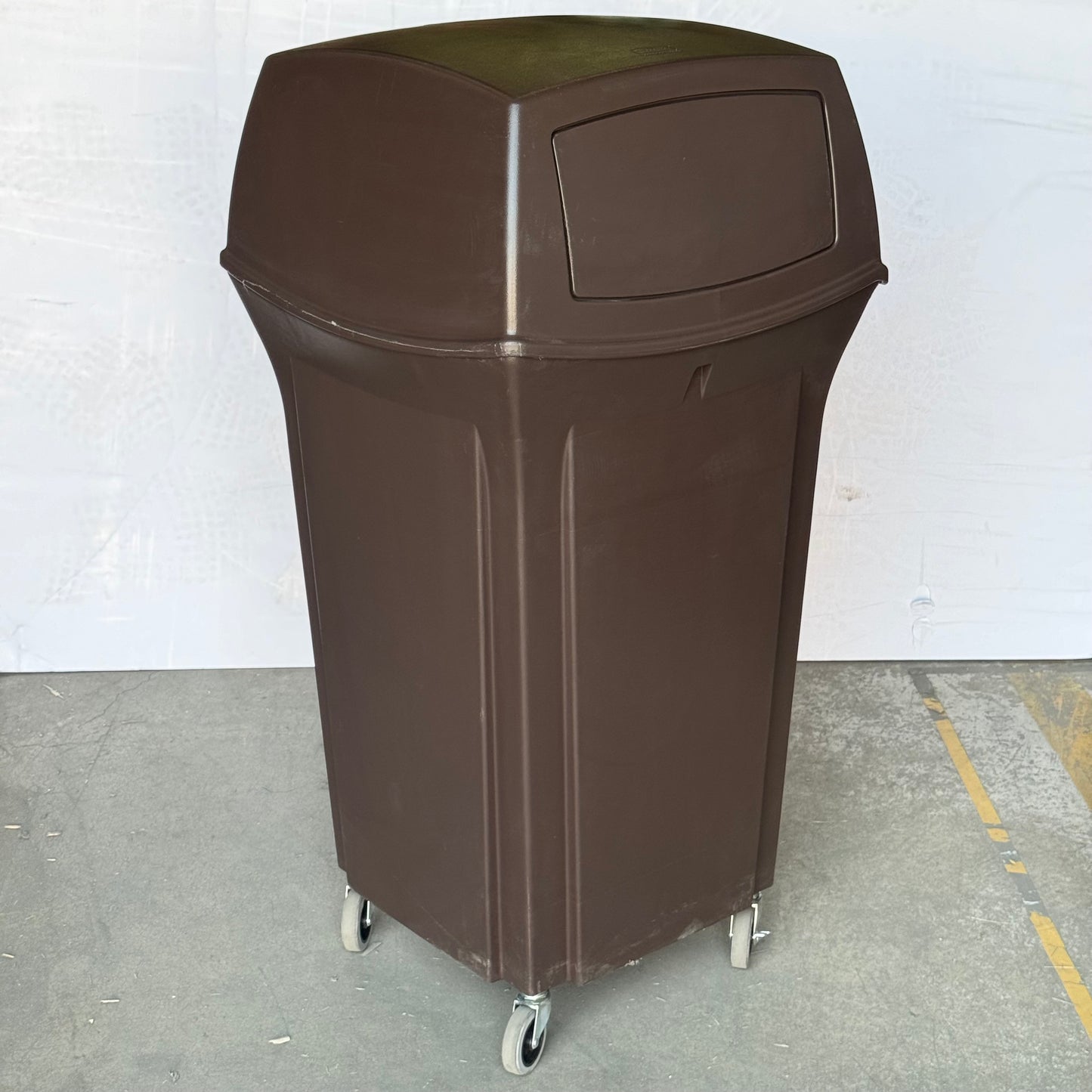 RUBBERMAID Trash Can 44”Hx20”x20” Brown