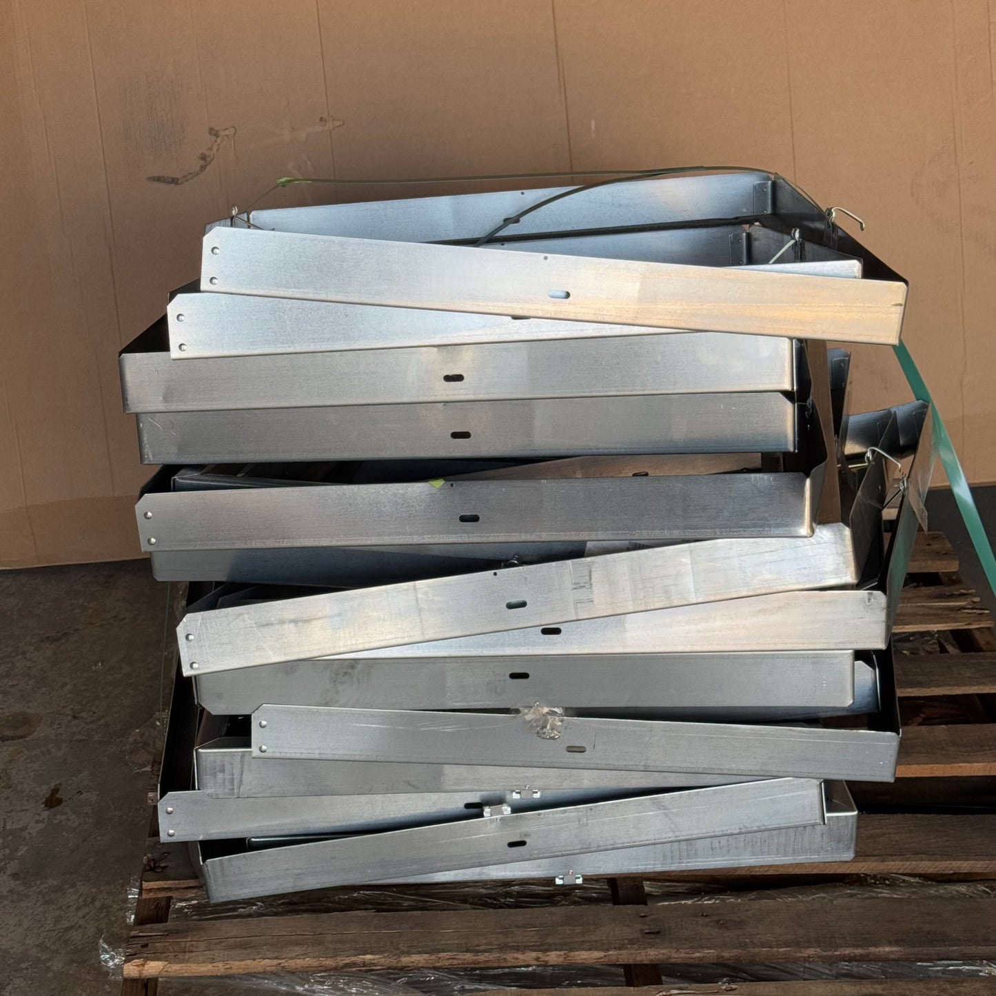 ZA@ Pallet of 13 Pcs Metal frame for roof Sz 24”x24”x2.8”H (New Other)