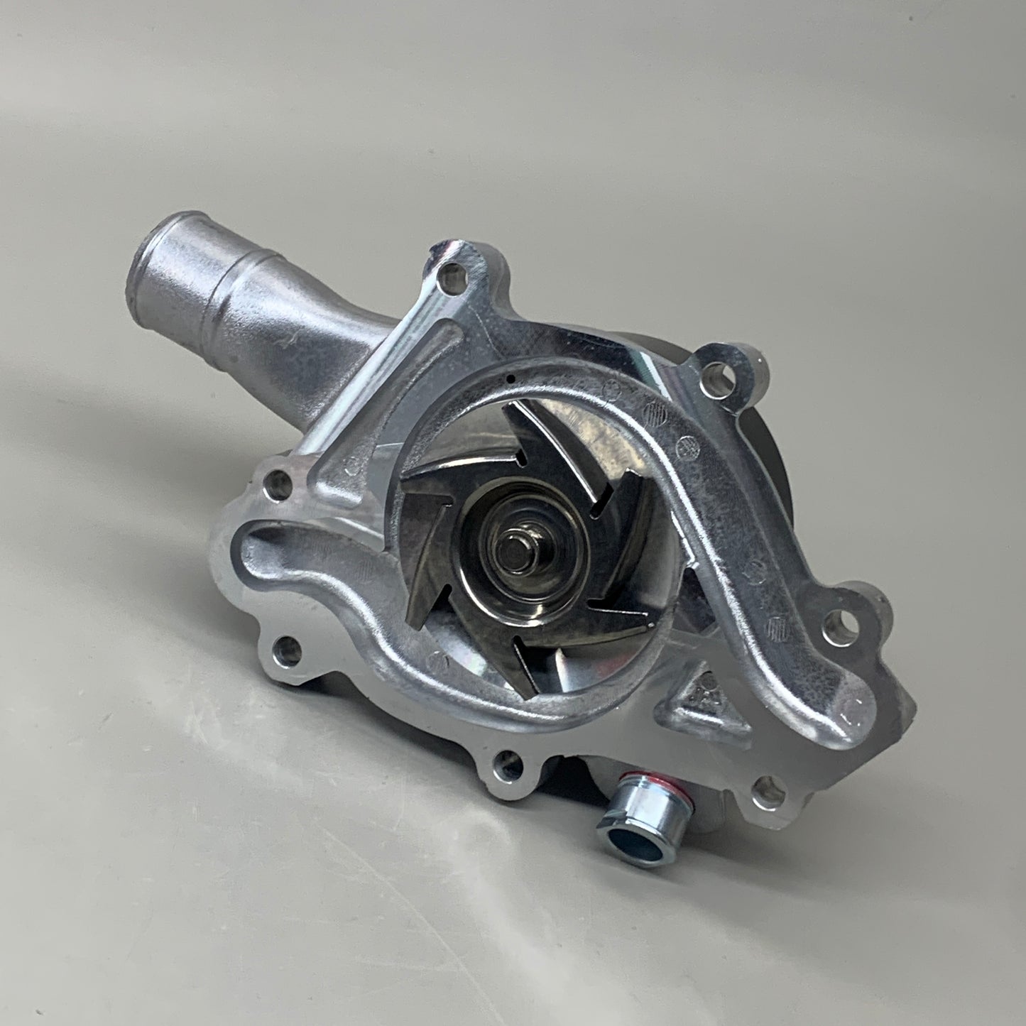 GMB Engine Water Pump for Dodge/Jeep Vehicles 197197 120-3041