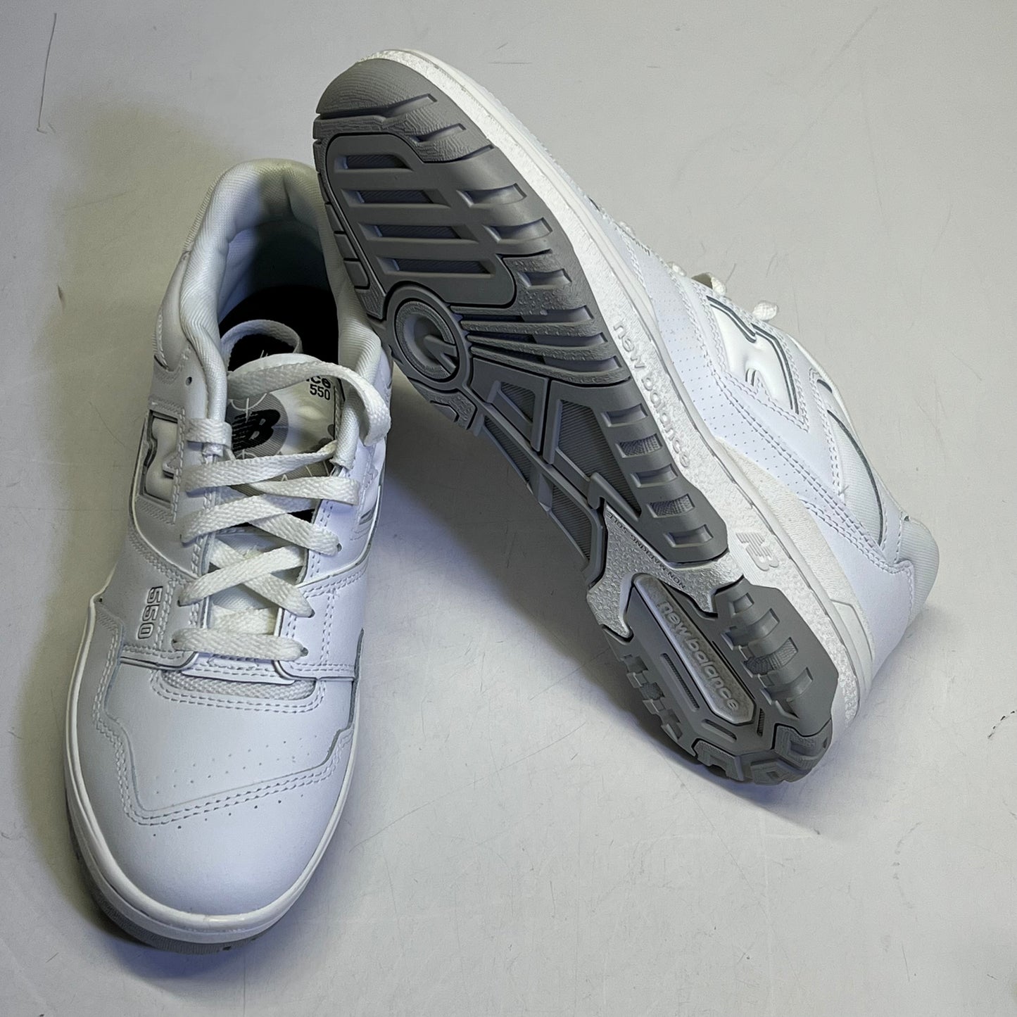 NEW BALANCE  Bb550 Low Top Basketball Sneaker Men's Sz 8.5 White XBB550PB1