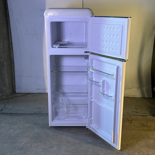ZA@ FRIGIDAIRE Mini Fridge W/ Rounded Corners & Freezer 56" 2 Door 7.5 Cu Ft Of Ca|pacity Cream (As-is)