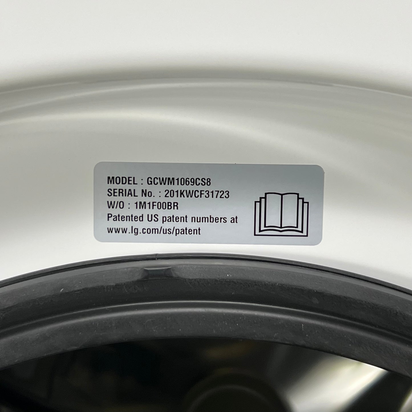 LG Fully Automatic Washing Machine Sz 39.5”H X 28”L X 27”W GCWM1069CS8