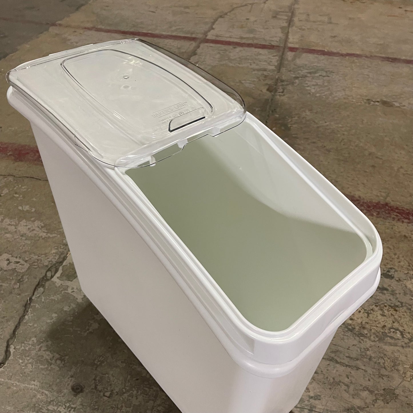 BAKER’S LANE Mobile Ingredient Bin 21 Gal White 176BIN21GL