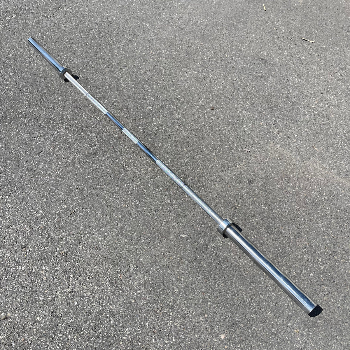 TITAN Performance Series Olympic Barbell 87"L Cap 700 Lb. Chrome 430367