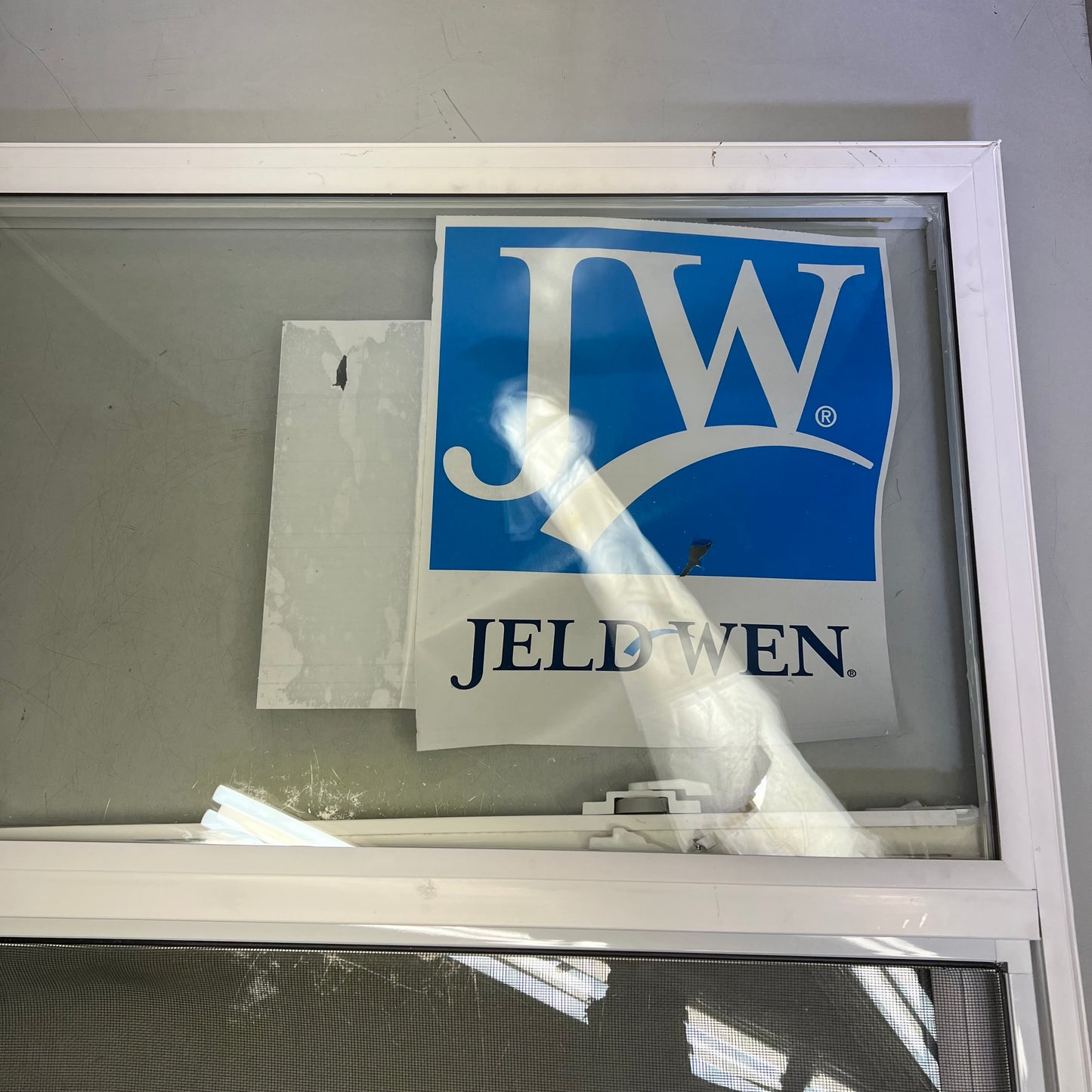 ZA@ JELD-WEN V-2500 Series Single Hung Vinyl Low-E 35.75" X 37.5" White LT2308 (As-Is)