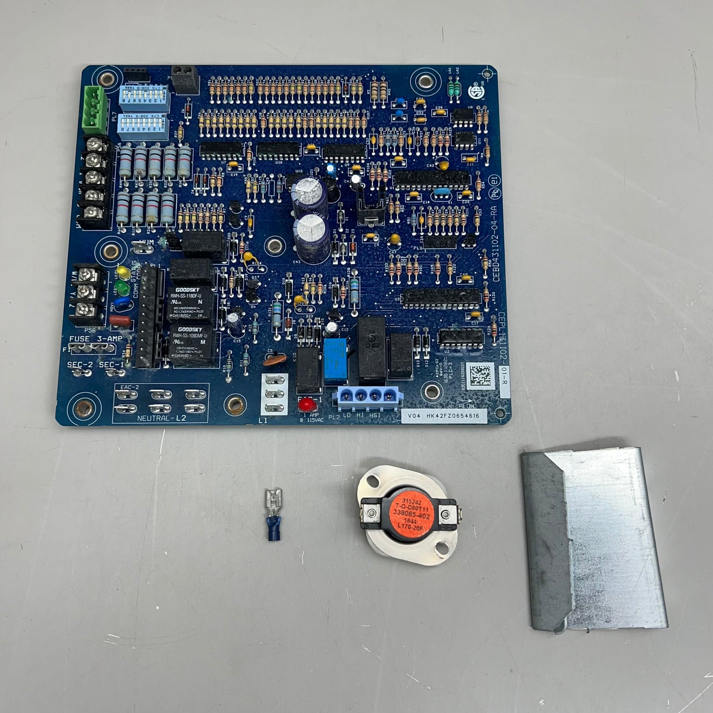 CARRIER Control Board For HVAC Systems As-is Slightly Used (see images) 9.6"x7.6"x1.3" HK42FZ066