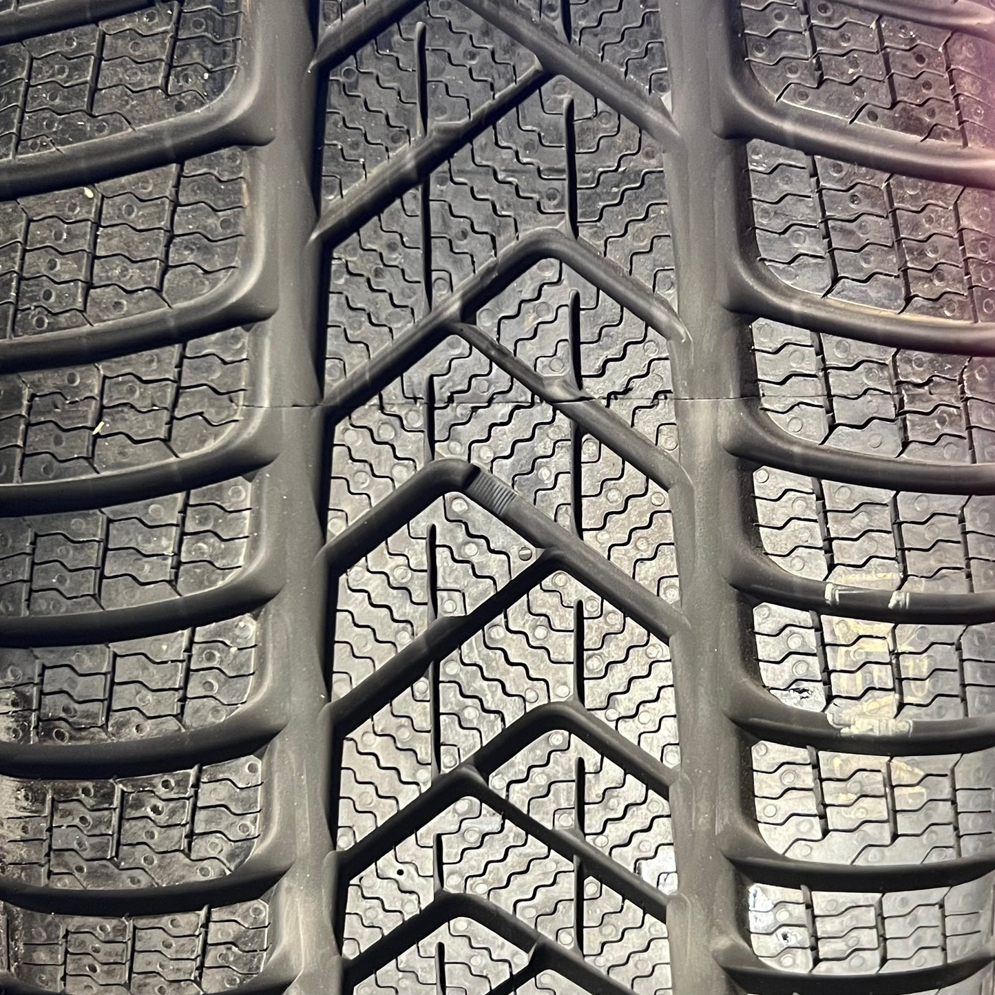 ZA@ PIRELLI Winter Sottozero 3 Tire 255/45R19 XL, DOT 2624 (New)