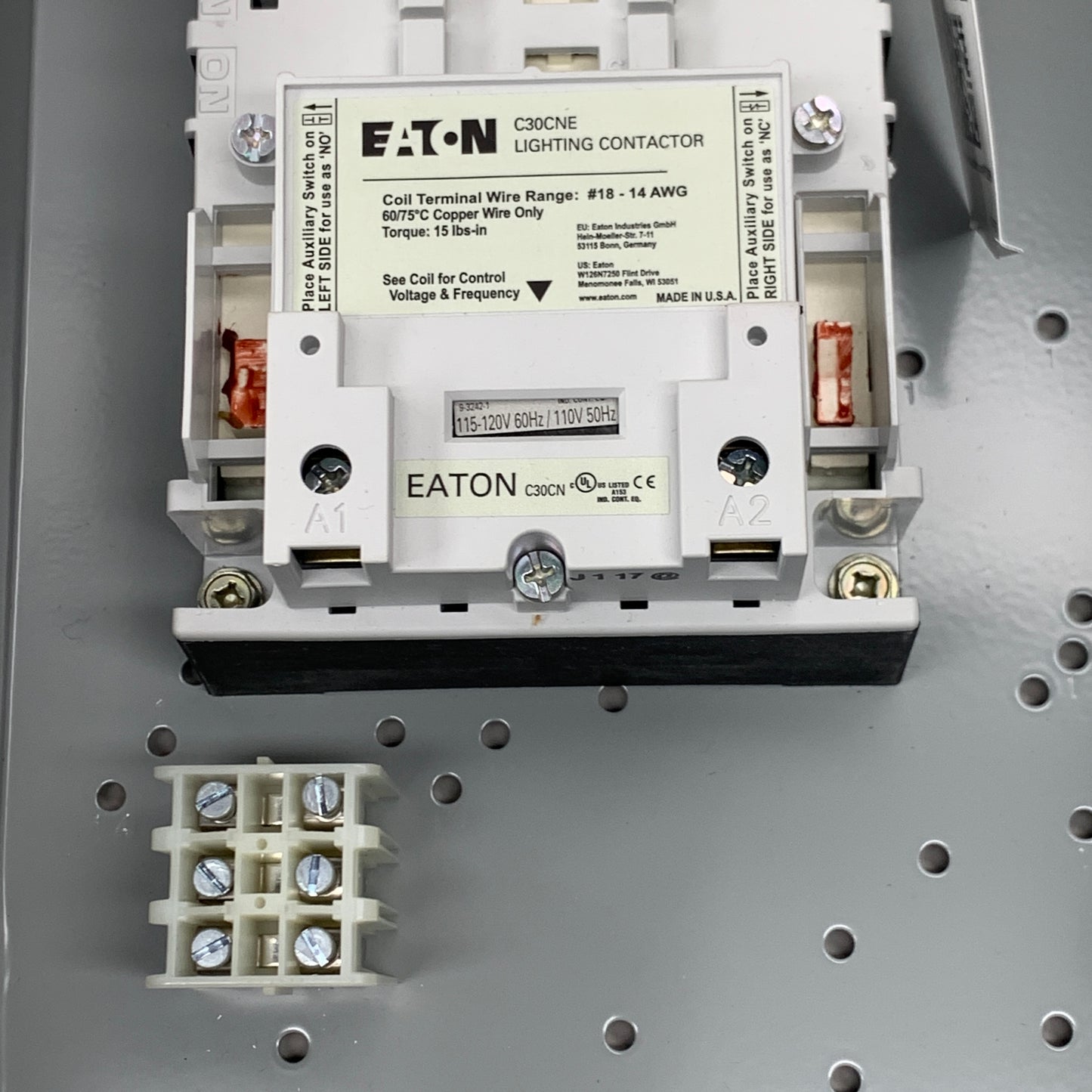 EATON Cutler-Hammer Enclosed Contactors Lighting Light Grey ECC03C1A6A (New)