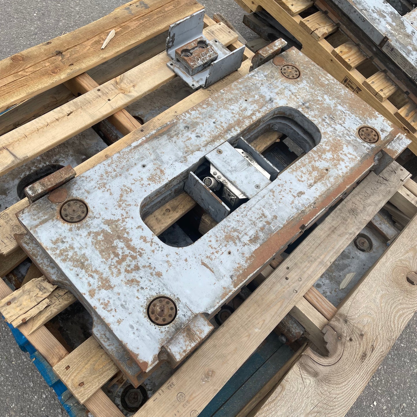 Z@ AVERY Weigh-Tronix Forklift Scale, 5000 lbs Capacity, Accuracy Class III, QTLTSC-05 (AS-IS) Roughly 415 lbs