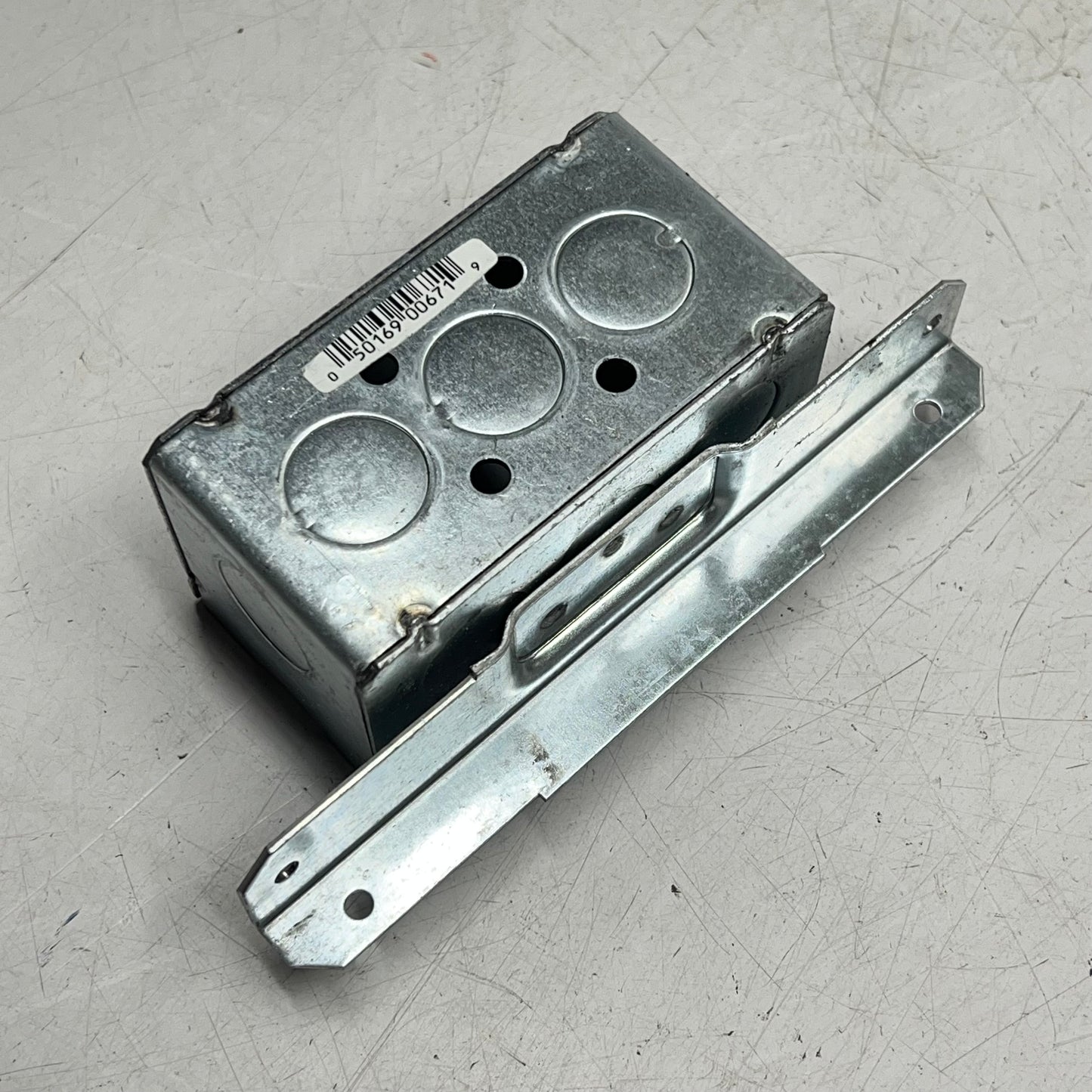HUBBEL RACO Handy Box Pre-galvanized Steel 2-1/8" Deep - 4"x2" Silver 671