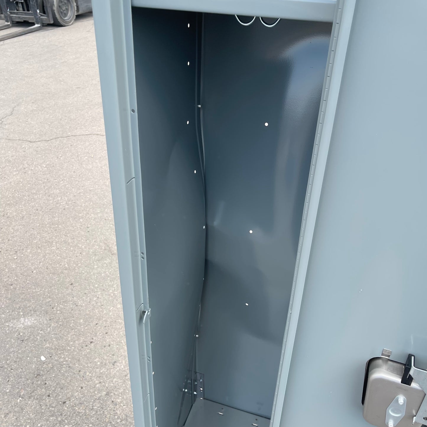 ZA@ HALLOWELL One Wide, Single Tier Locker Grey (AS-IS)(D)