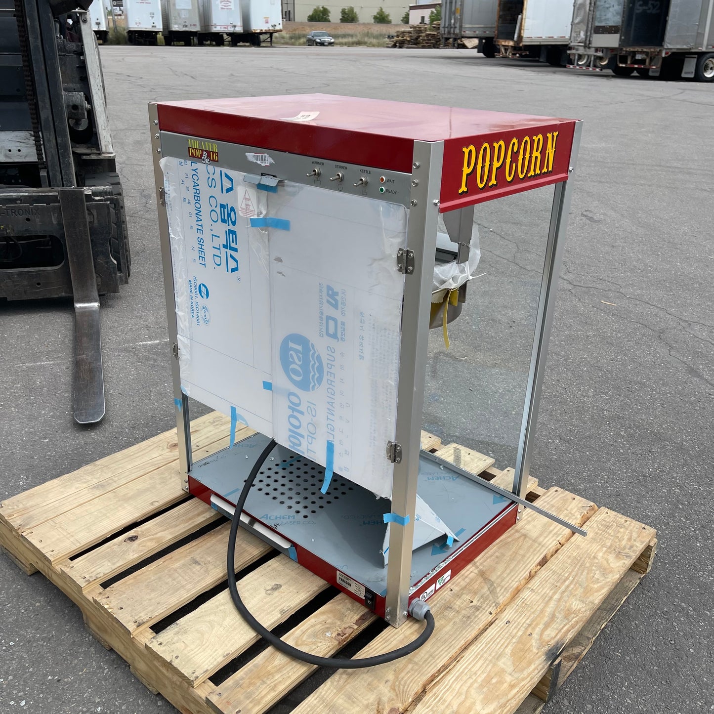 ZA@ Pallet of PARAGON Theater Pop 16 Popcorn Machine 1116110 (AS-IS)