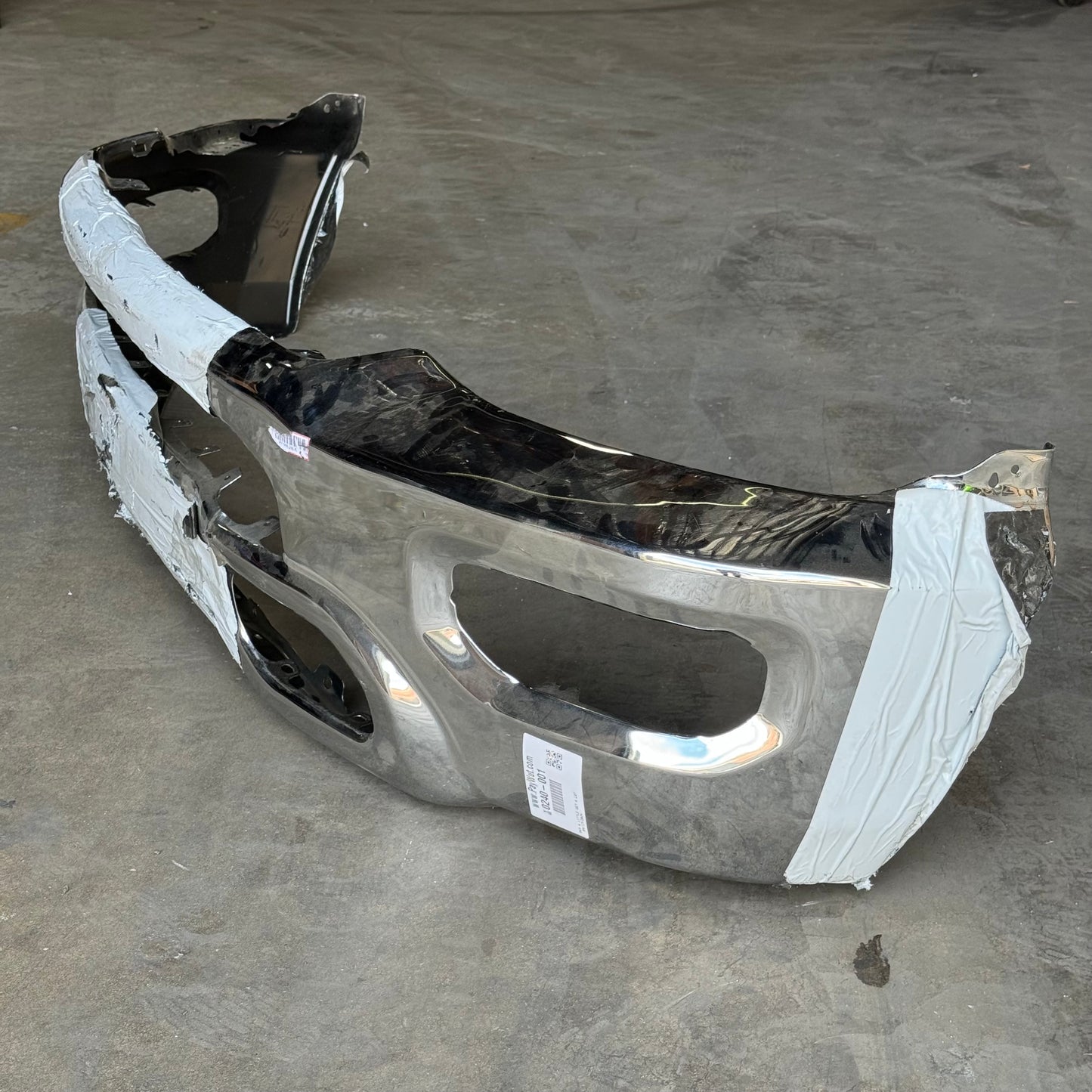 ZA VENTRA Front Bumper 73”Lx16”H Chrome (Small Scratch) PayWut