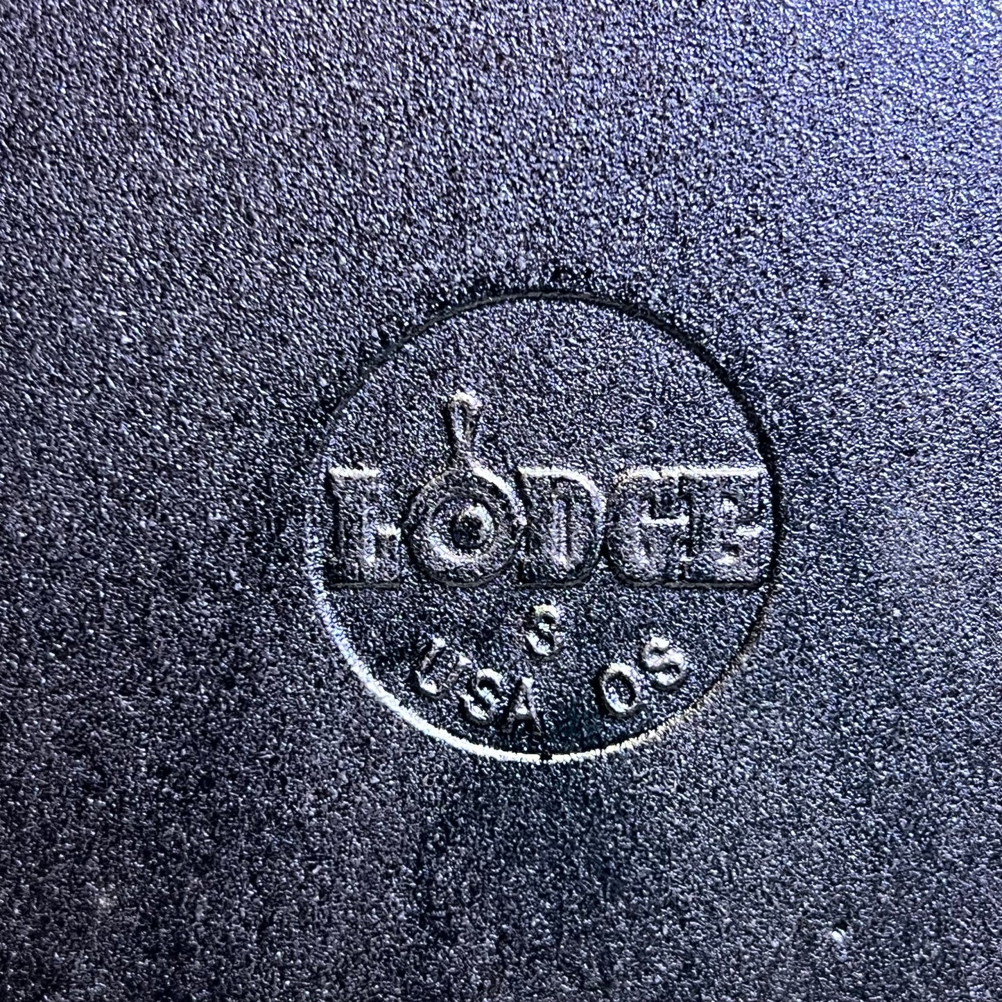 LODGE 10" Oval Pre-Seasoned Cast Iron Fajita Skillet With Handle