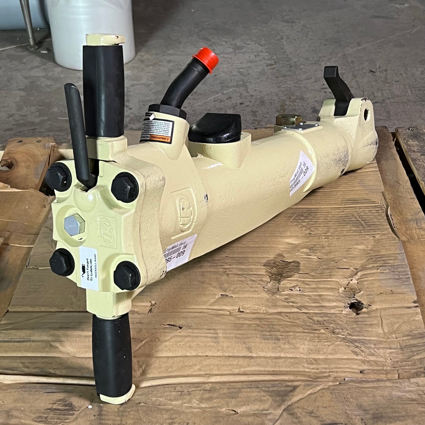 INGERSOLL RAND Air Paving Breaker Pmax 90 Psi/6.2 bar, Beige MX90A