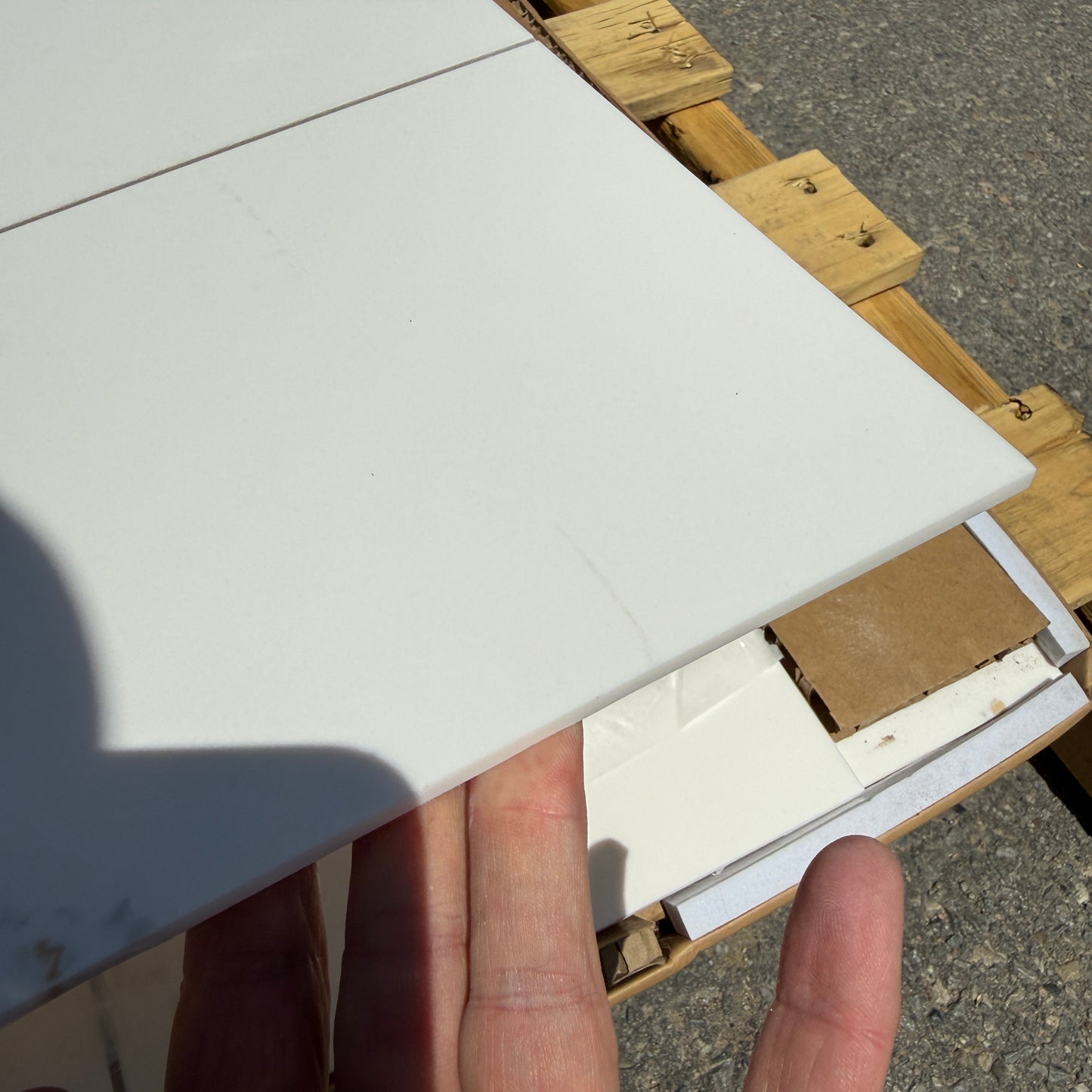 ZA@ Pallet of SAM MÜELLER Belair Solid Surface 2-Sided Shower Wall Kit (AS-IS)