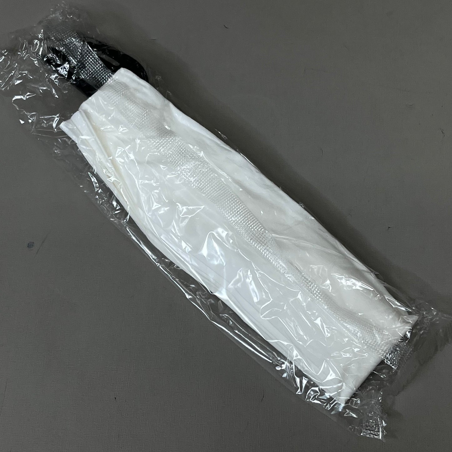 ZA@ NORTH COAST (500 PACK) Heavy Weight Polystyrene Individually Packaged Forks w/ 2-Ply Napkin Black As-is