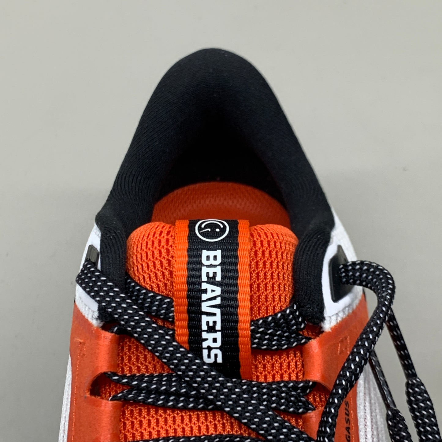 NIKE Zoom Pegasus 40 Oregon St White Team Orange & Black 6.5 W 5 M DZ5954-100