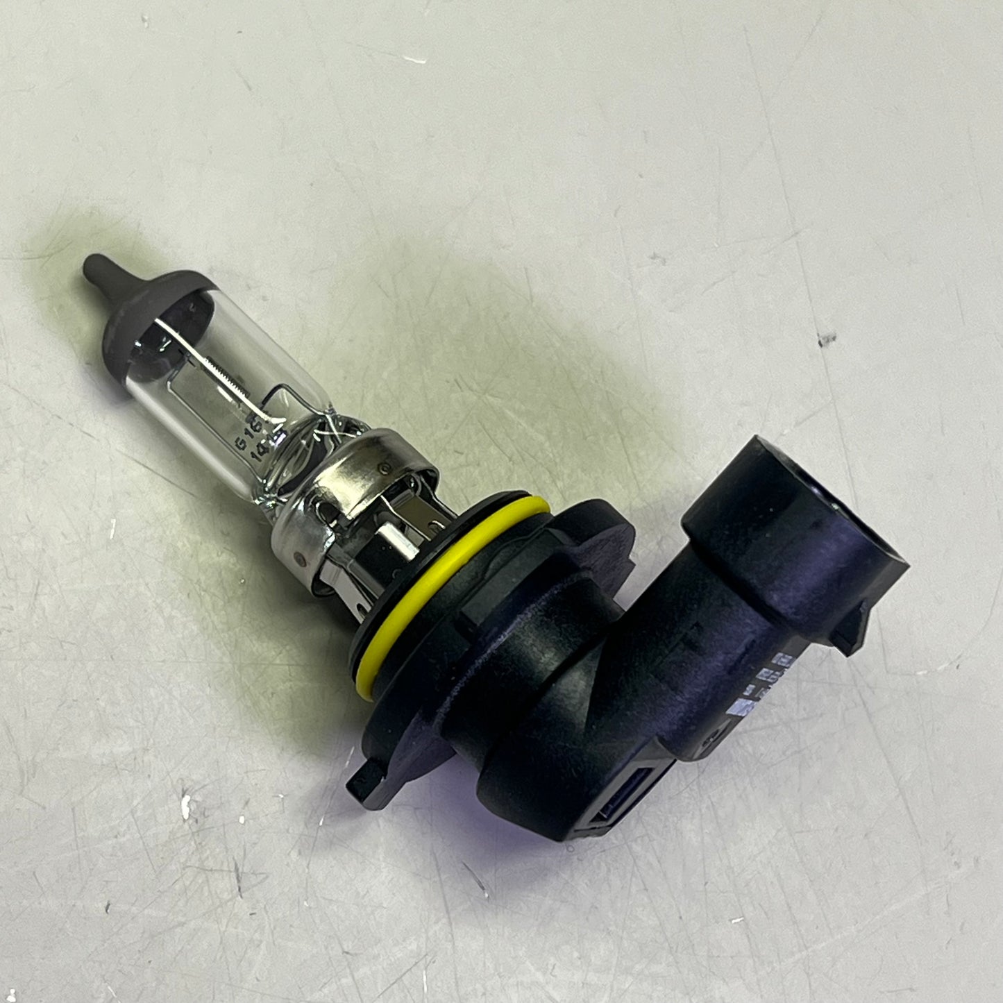 SYLVANIA 9006 Standard Halogen Headlight Bulbs – 2 Pack