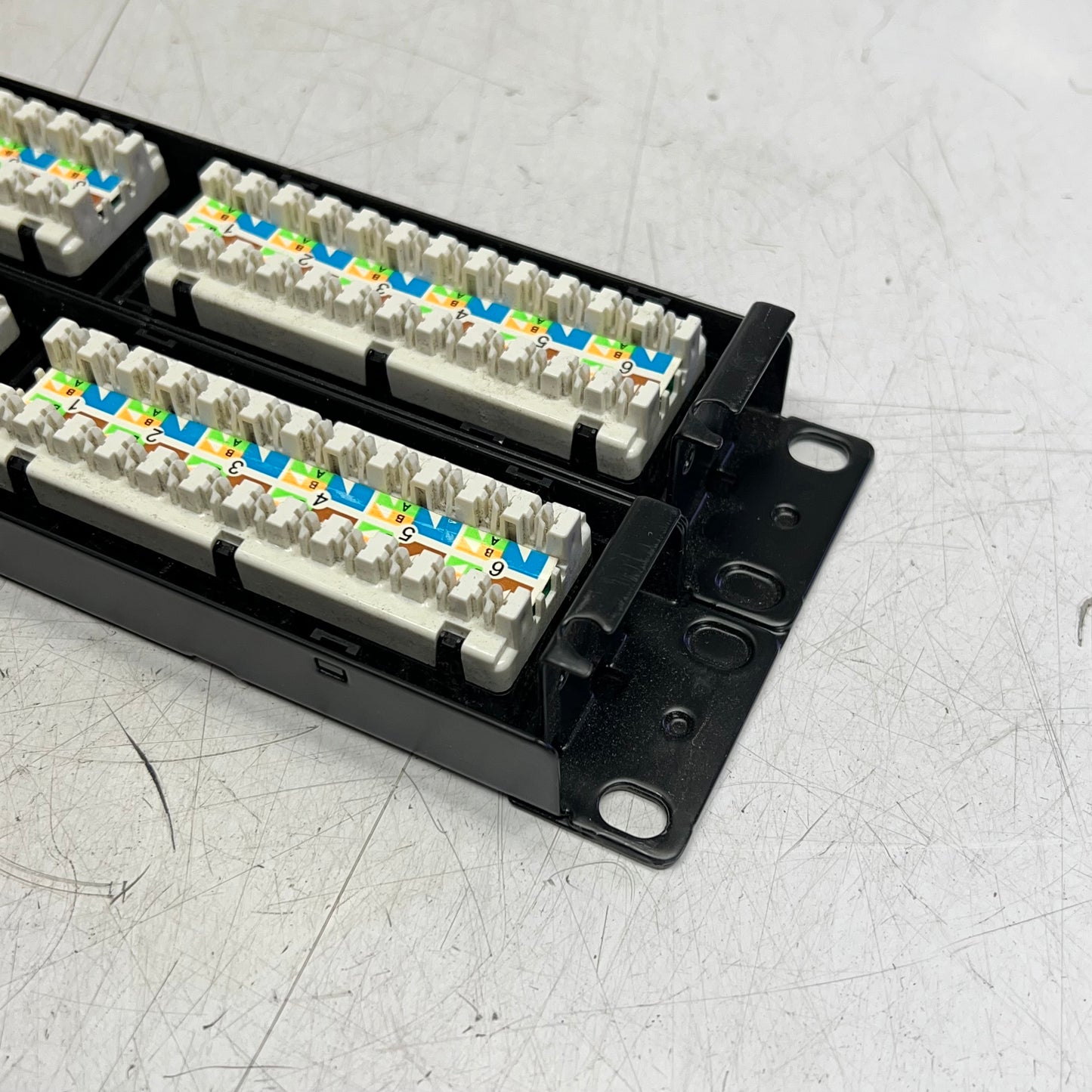 COMMSCOPE Patch Port  Cat 6 48 Port 2U UTP Black UNP-6-DM-2U-48 (Distressed Packaging)