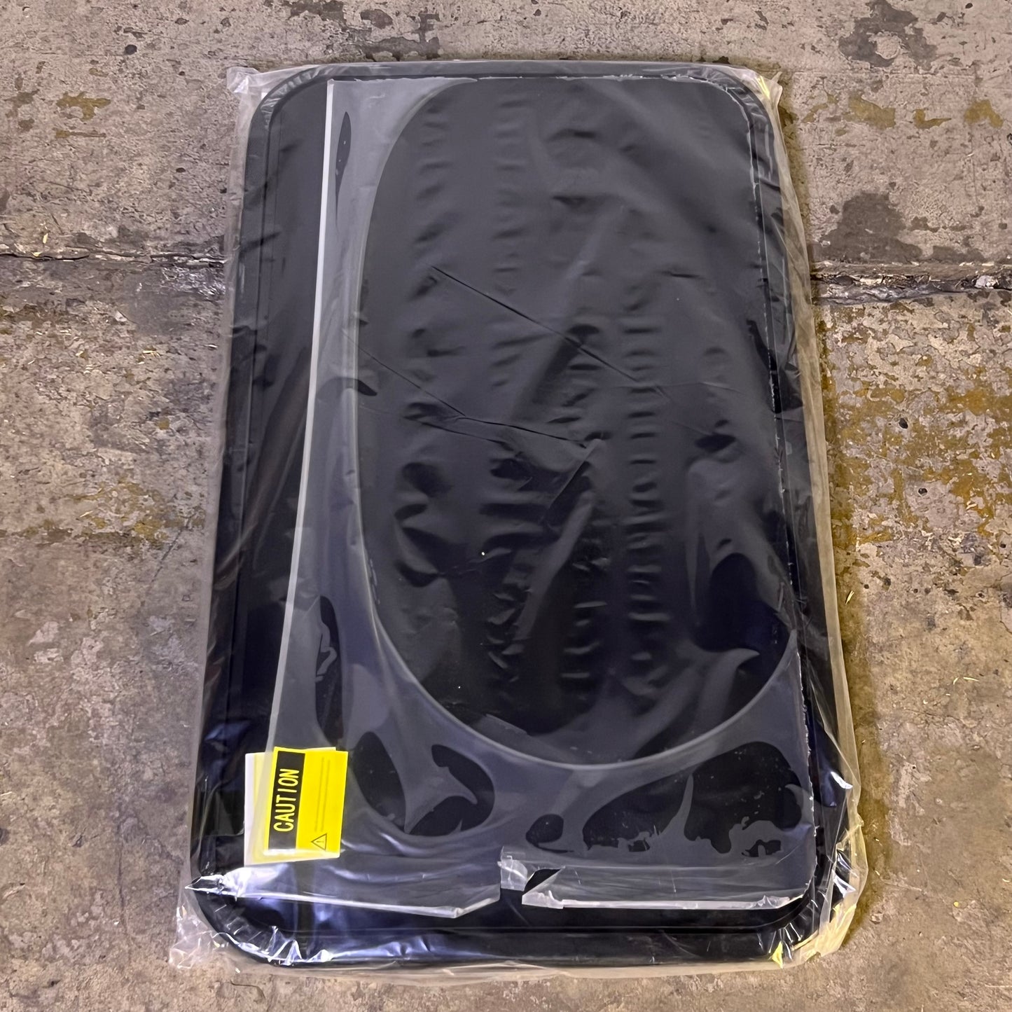 Window Blind Caravan & Black Tinted Flat Sz 21"H x 36"L 04-ACR-900500-R5K-AB