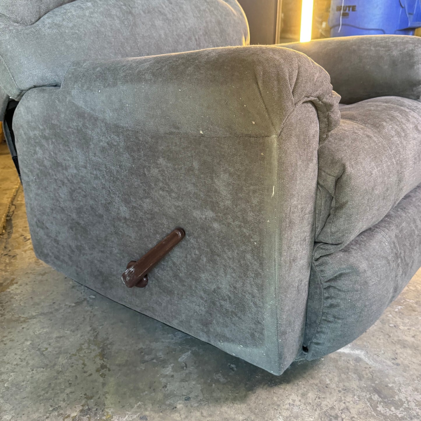 ZA@ Pallet of DAYTON Recline Furniture, Grey 63612-3465