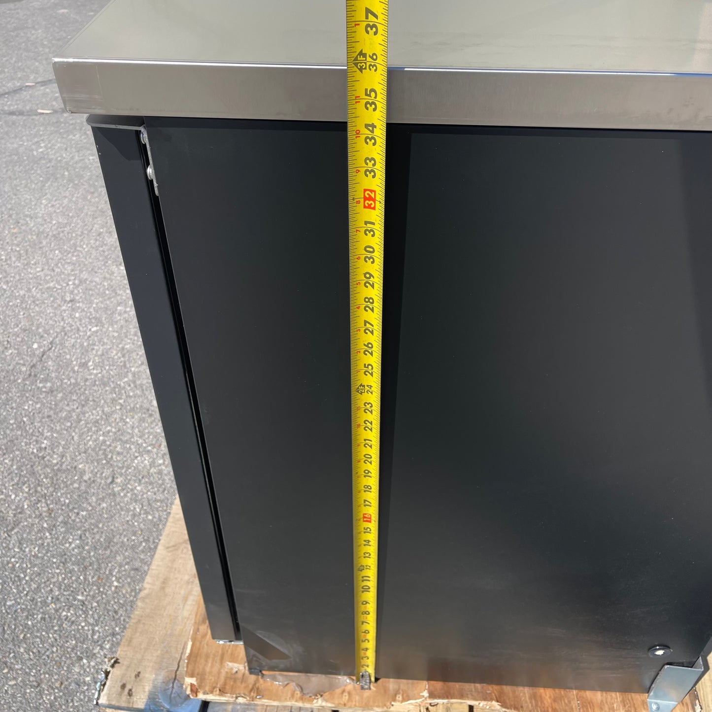 AVANTCO Keregator / Beer Dispenser 90”x36”x28” Black 178UDD4HC