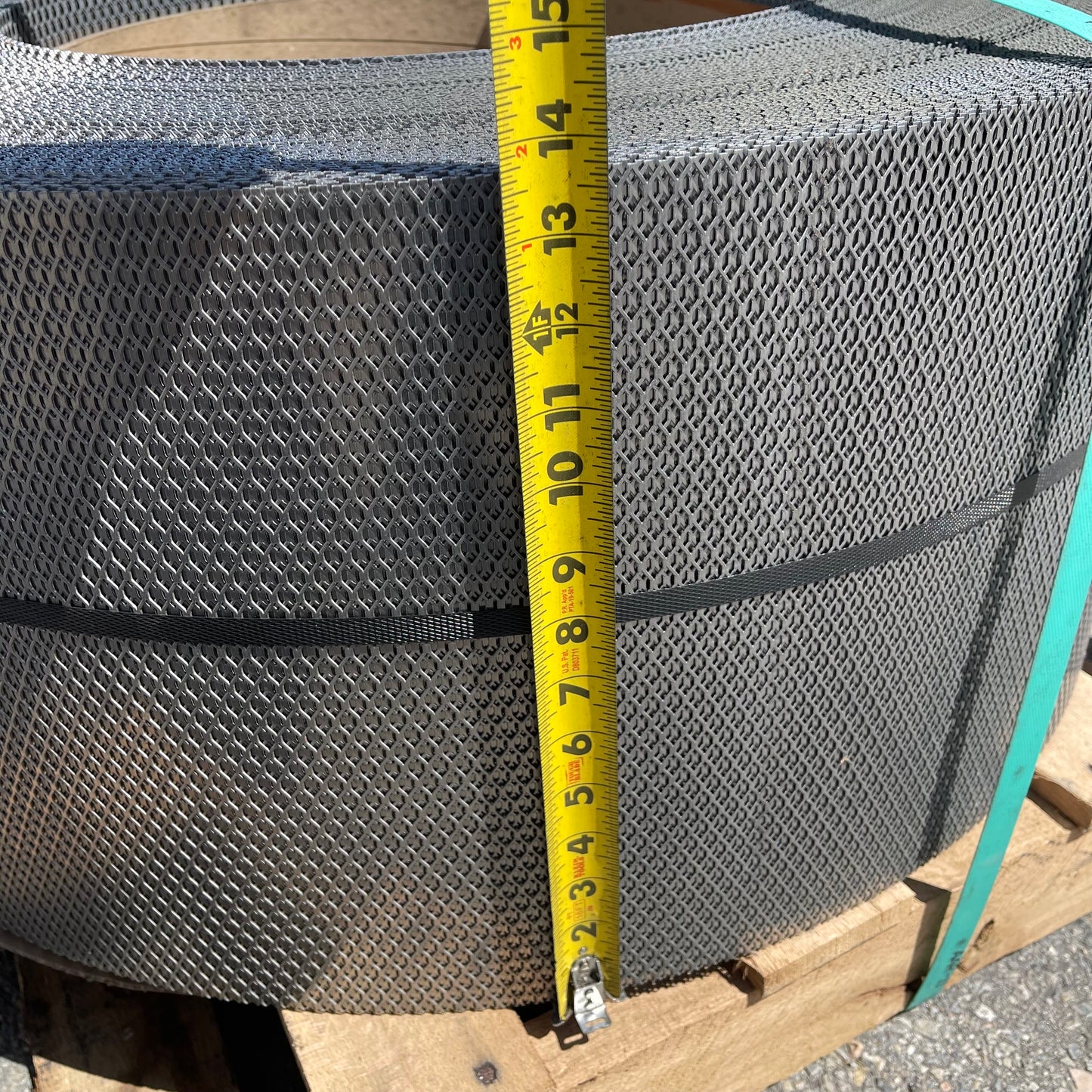 ZA@ Pallet of METALEX Expanded Metal Mesh Roll for Machine Guards, Filters, Sunshades, Fencing, etc. 14” W Steel (AS-IS)