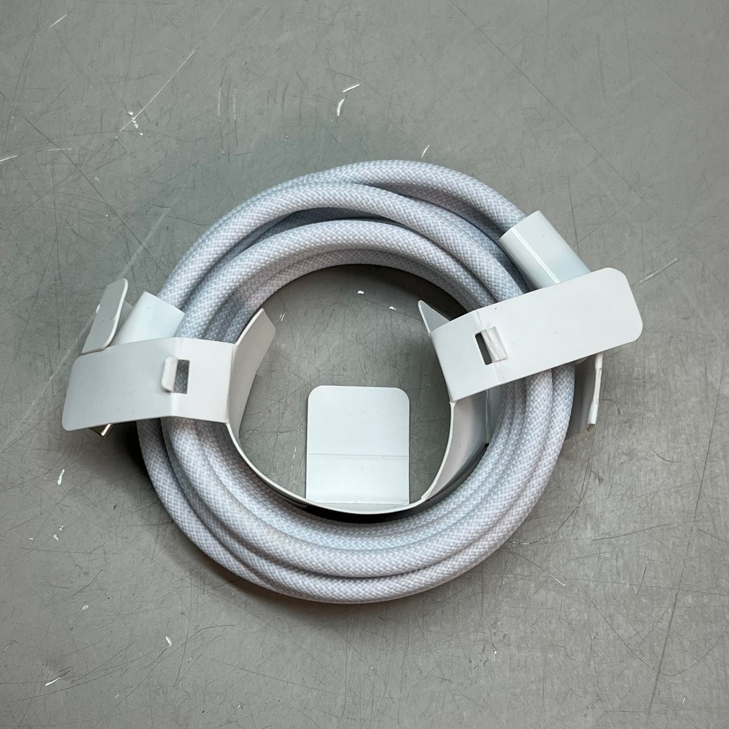APPLE USB-C Woven Charge Cable 240 Watt (2 M) White MU2G3AM/A (Return)